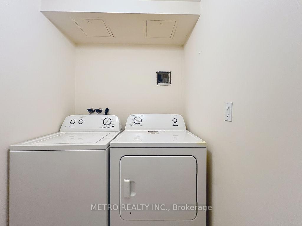 3 Bedrooms Condo at 18 Hollywood, Toronto For sale
