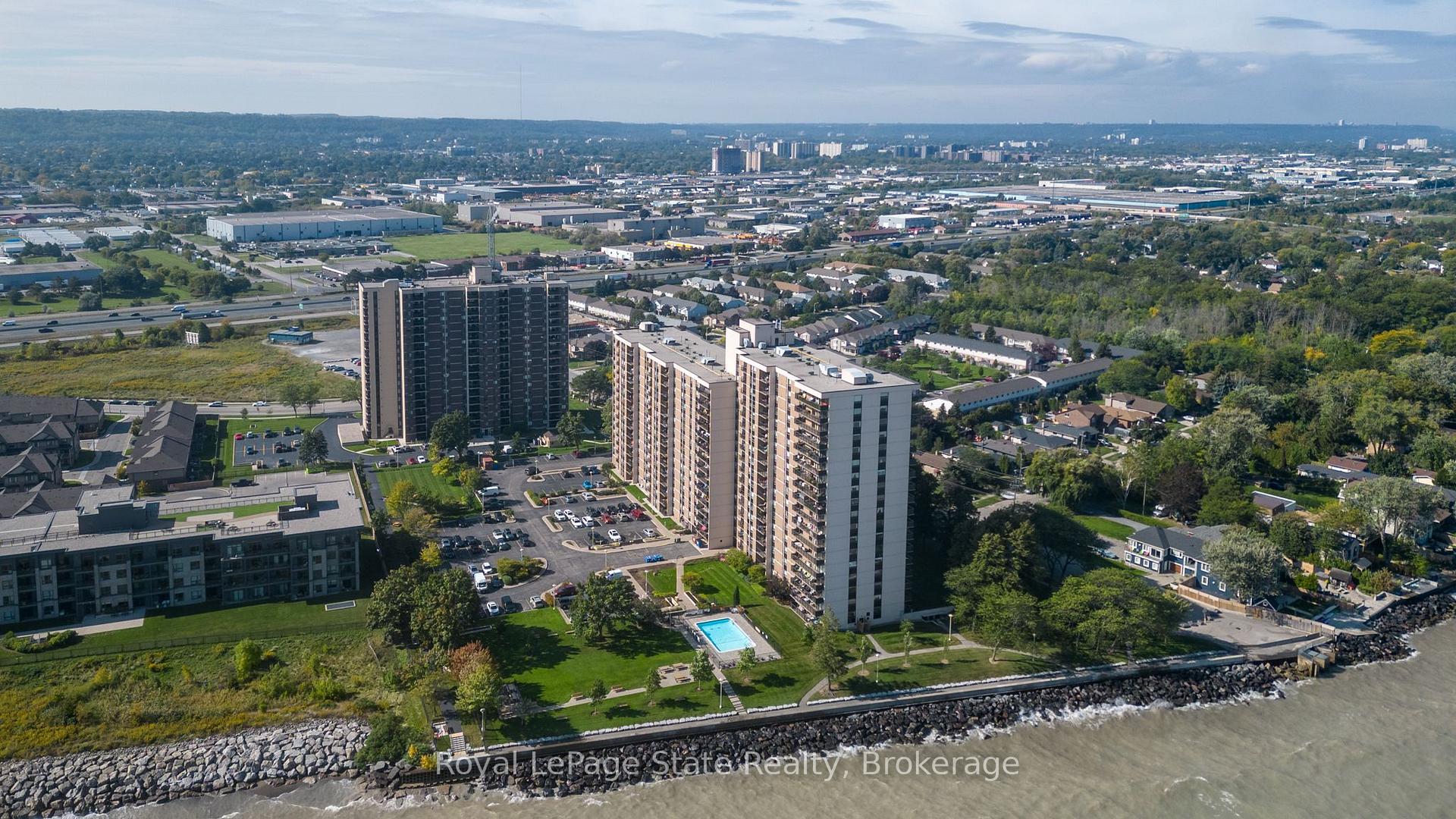 2 Bedrooms Condo at 500 Green,  Hamilton For sale