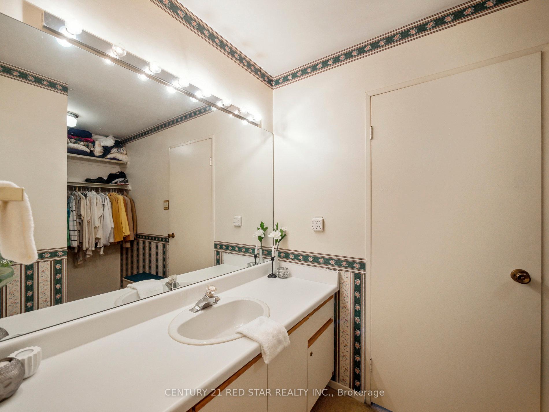 2 Bedrooms Condo at 4001 Don Mills, Toronto For sale