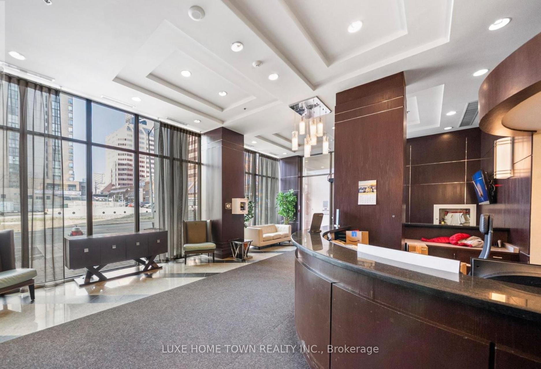 2 Bedrooms Condo at 208 Enfield, Mississauga For sale