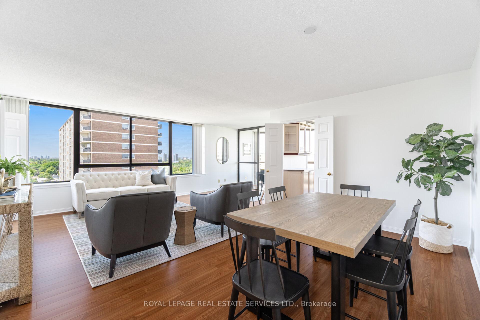 2 Bedrooms Condo at 40 Richview, Toronto For sale