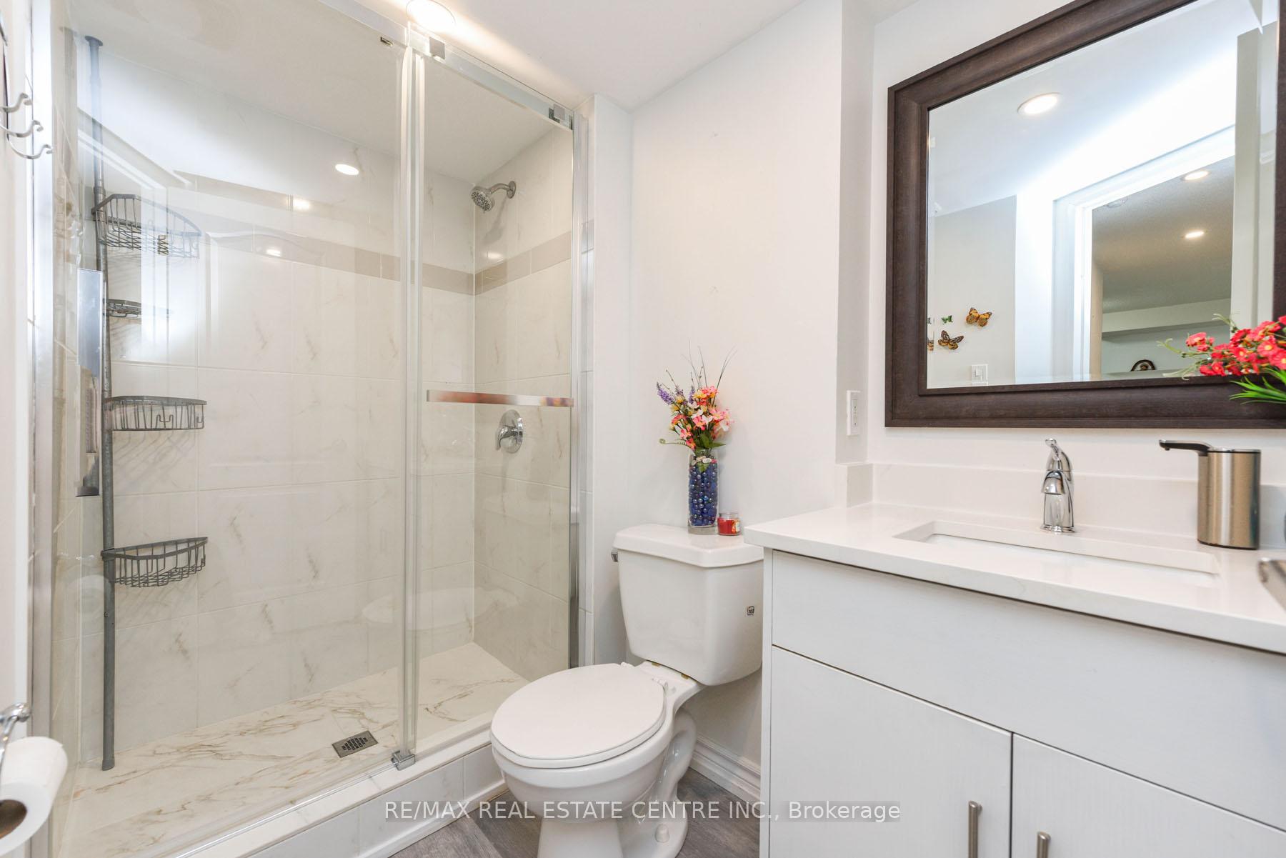 3 Bedrooms Condo at 7405 Goreway, Mississauga For sale