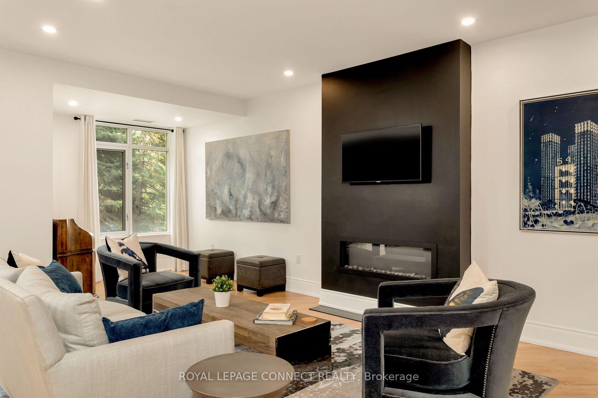 3 Bedrooms Condo at 12 Old Mill,  Toronto For sale