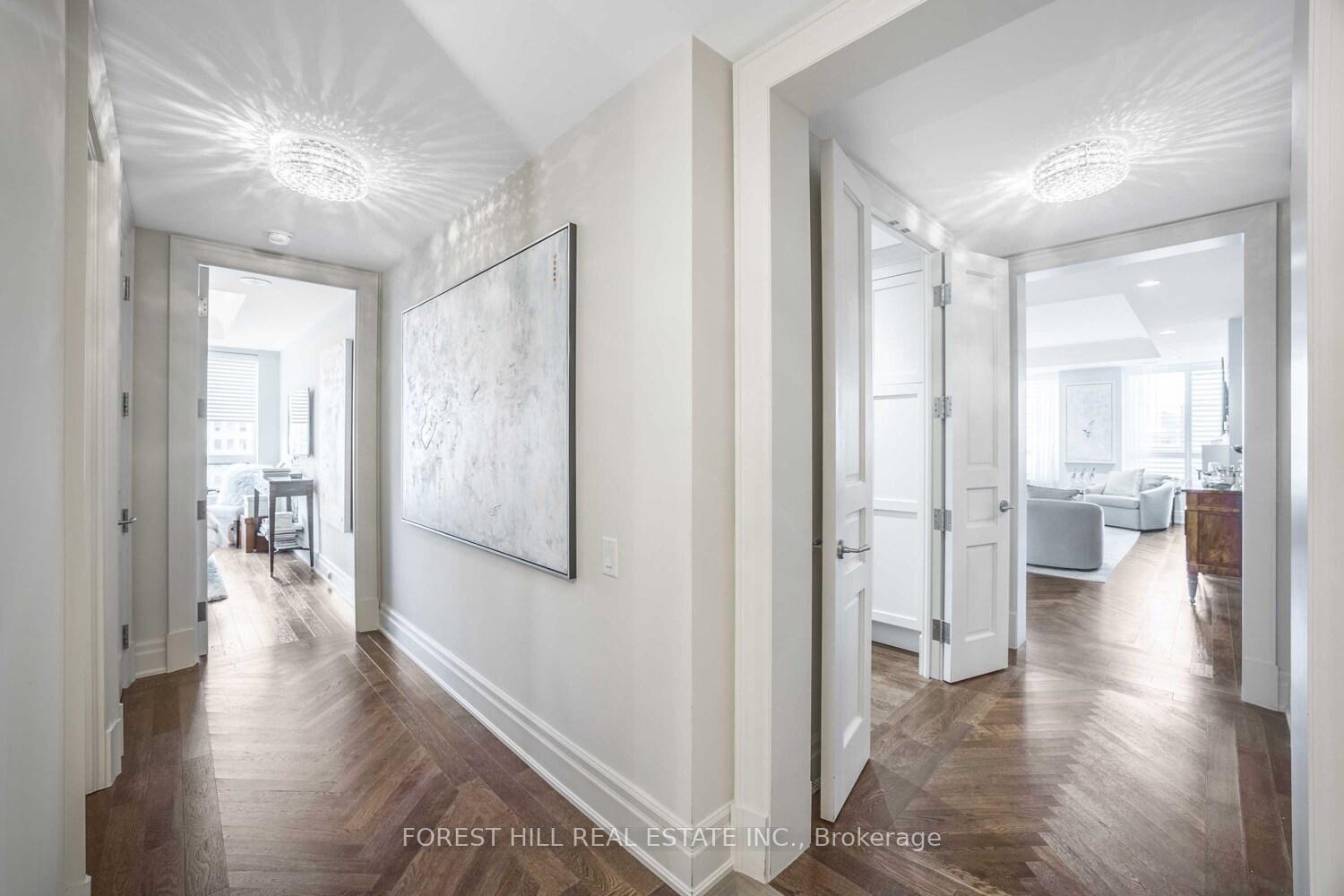 2 Bedrooms Condo at 155 St Clair, Toronto For sale