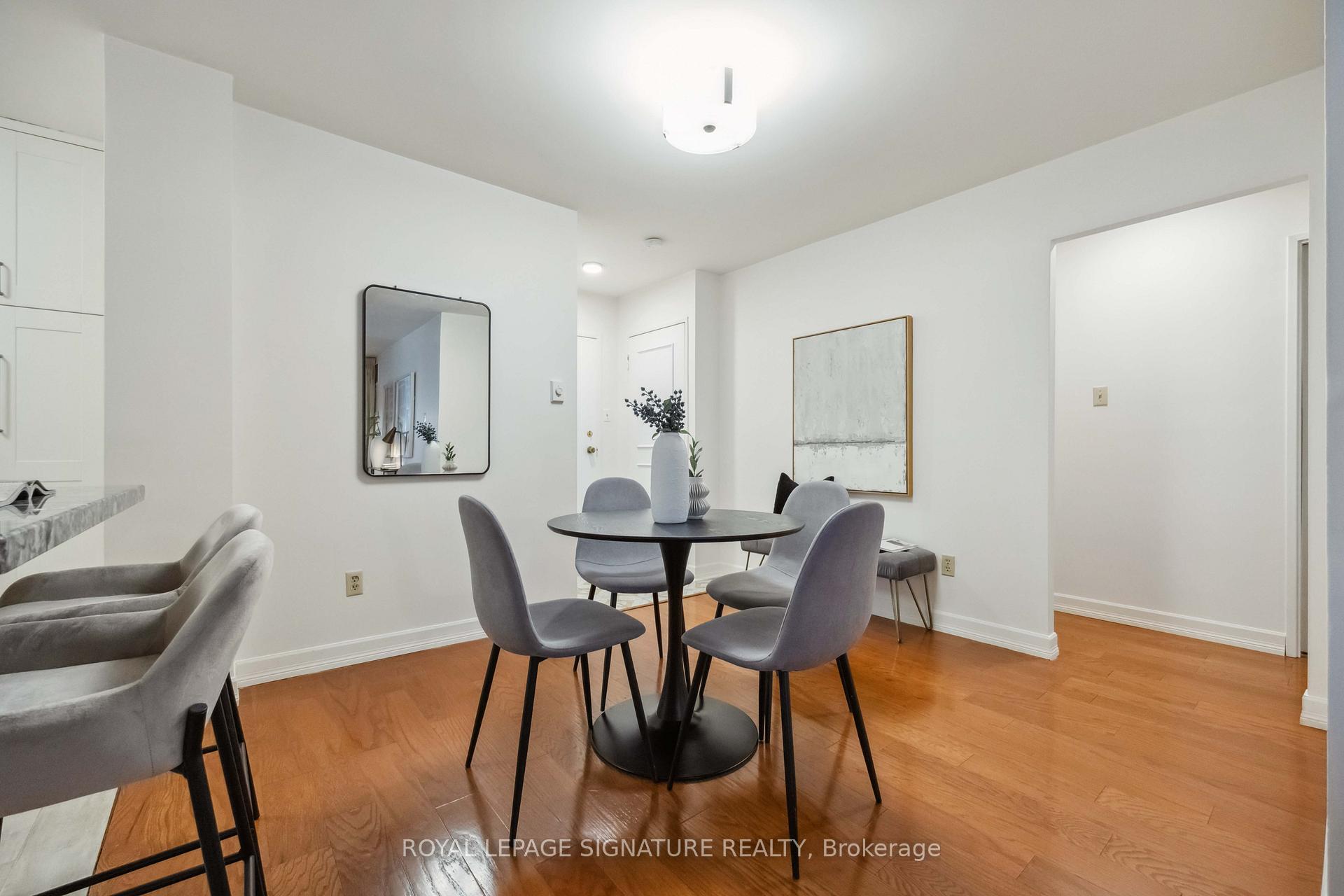 2 Bedrooms Condo at 212 St. George, Toronto For sale