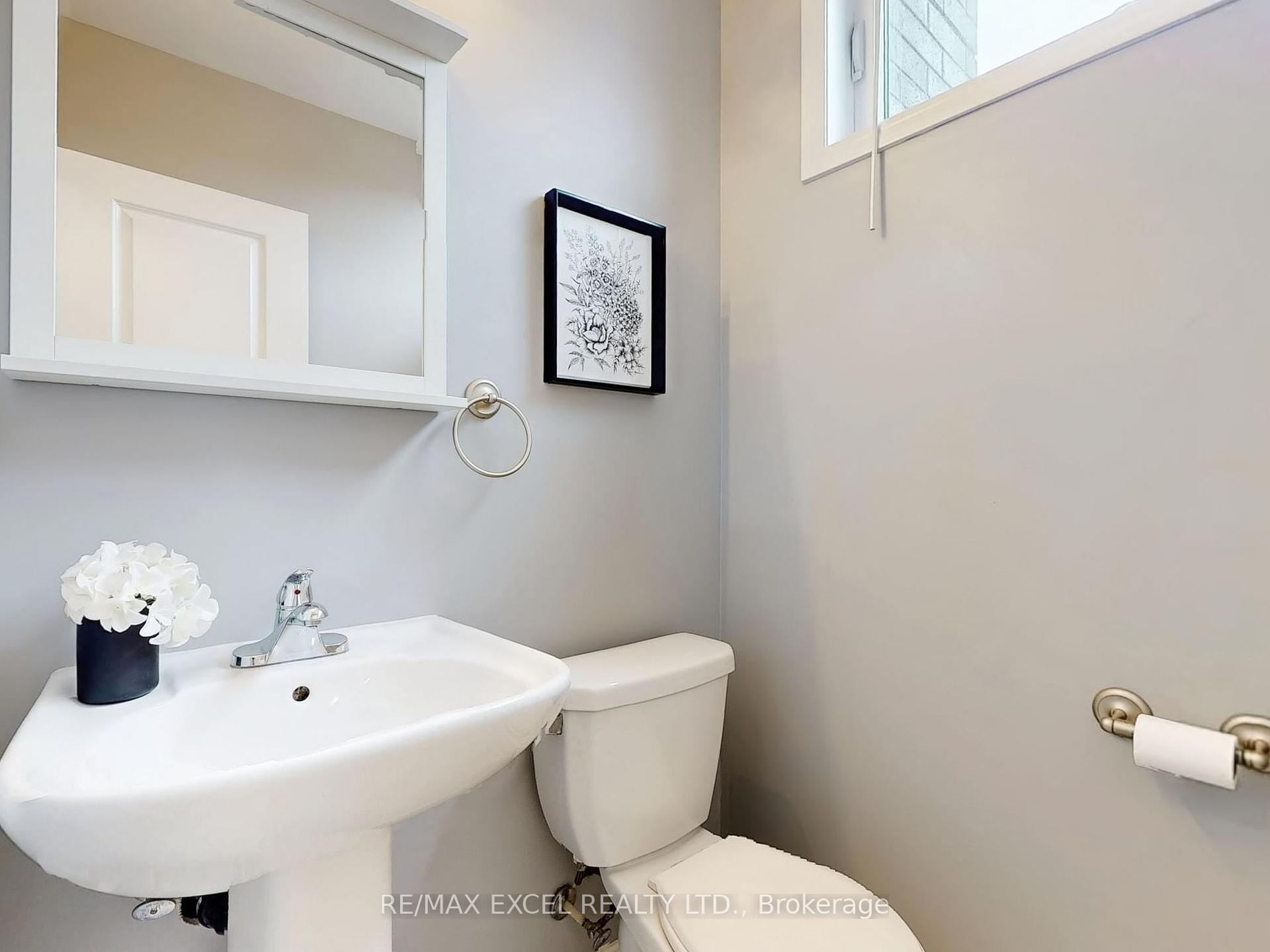 2 Bedrooms Condo at 24 Fieldway,  Toronto For sale