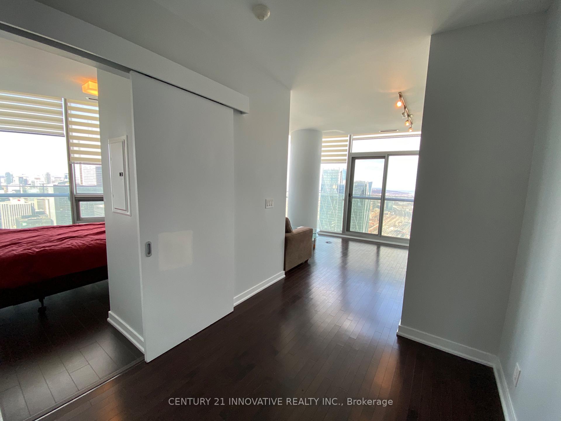 1 Bedroom Condo at 14 York, Toronto For sale