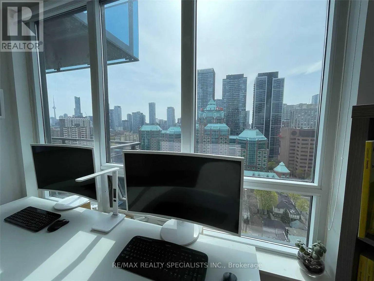 2 Bedrooms Condo at 28 Linden, Toronto For sale