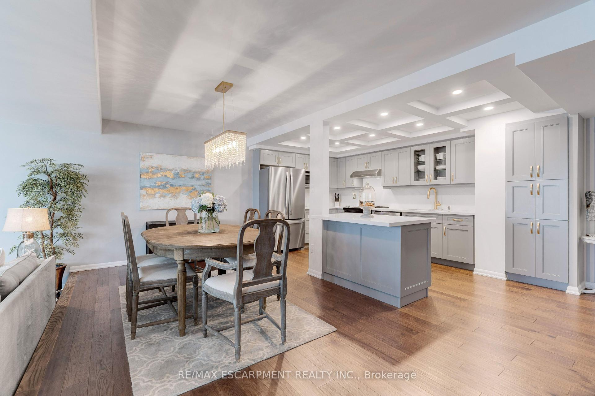 3 Bedrooms Condo at 2175 Marine, Oakville For sale