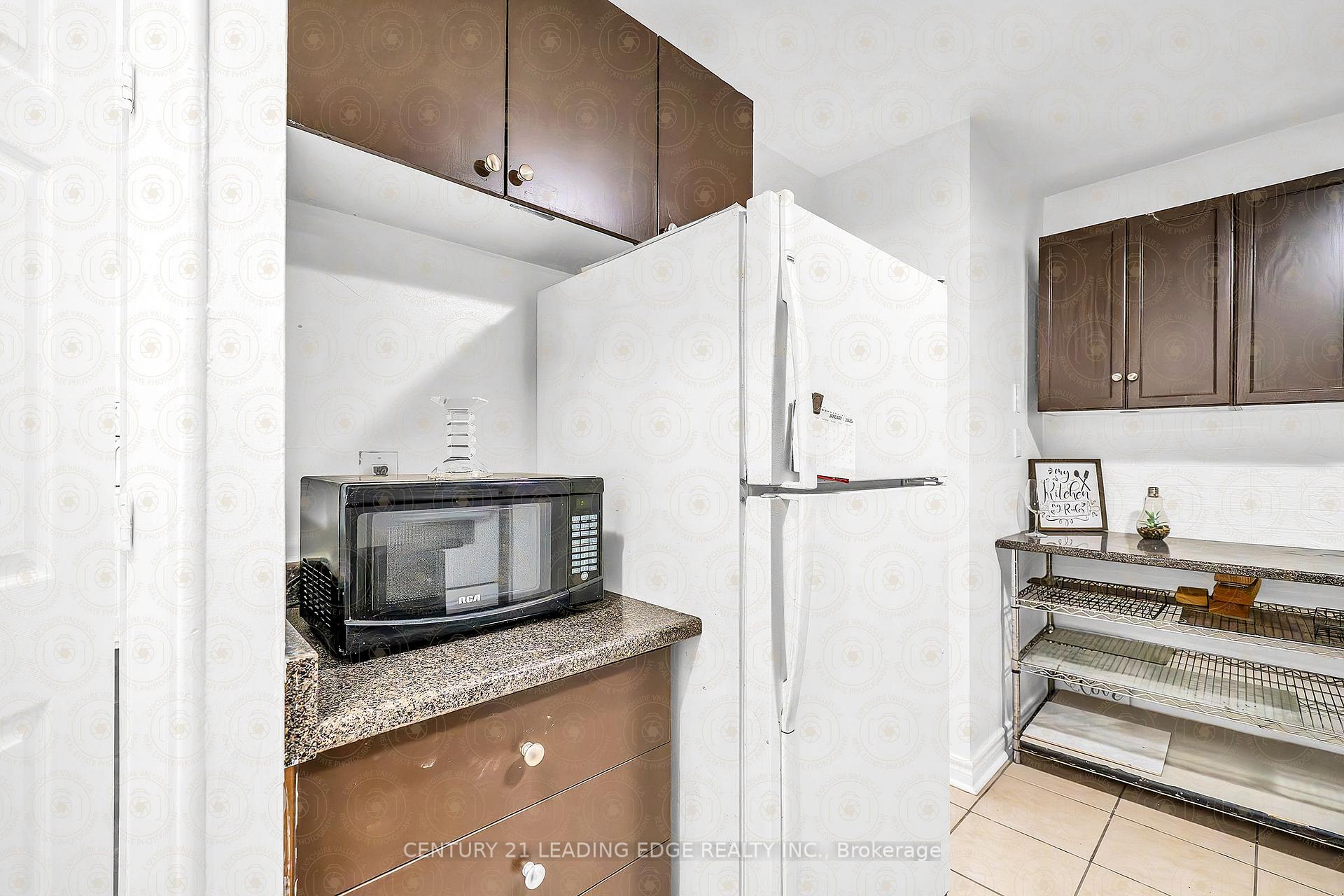 3 Bedrooms Condo at 1690 Victoria Park, Toronto For sale