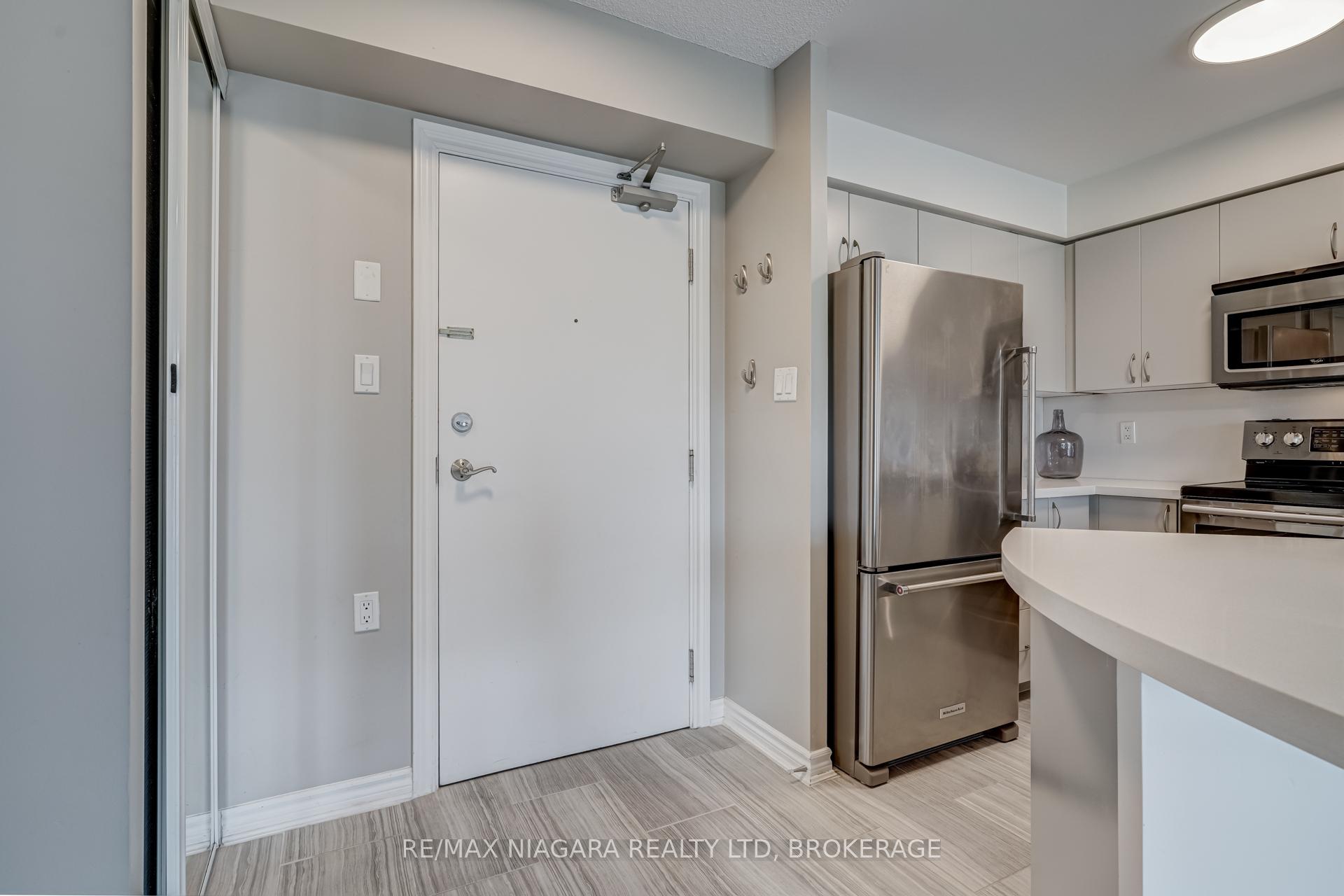 2 Bedrooms Condo at 872 Sheppard, Toronto For sale