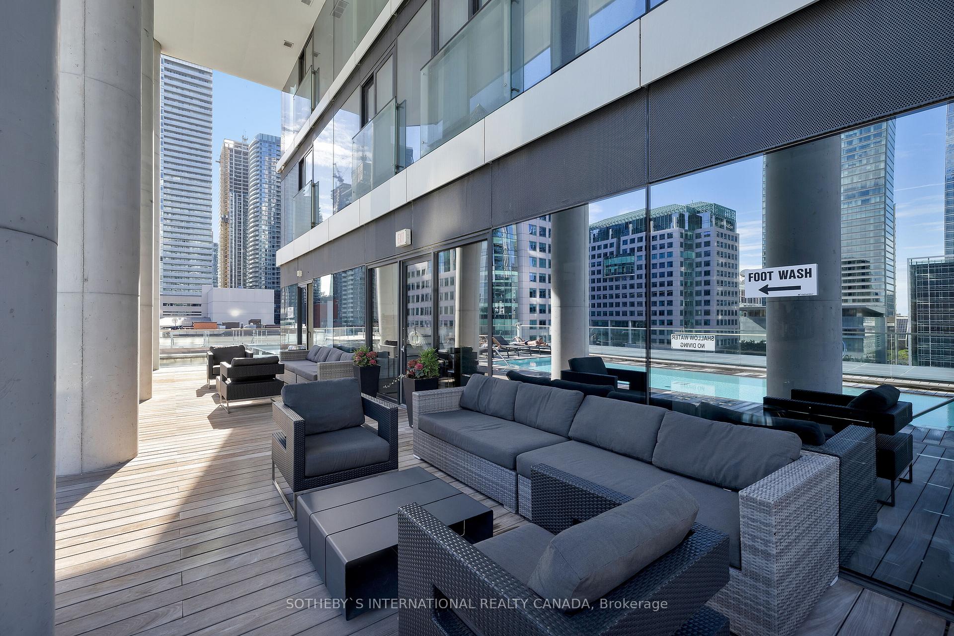 4 Bedrooms Condo at 224 King,  Toronto For sale