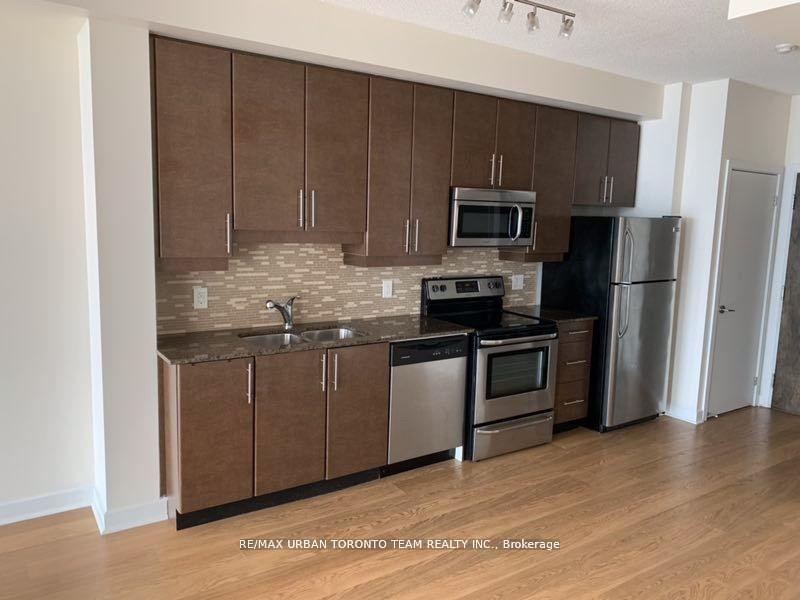 2 Bedrooms Condo at 33 Bay, Toronto For sale