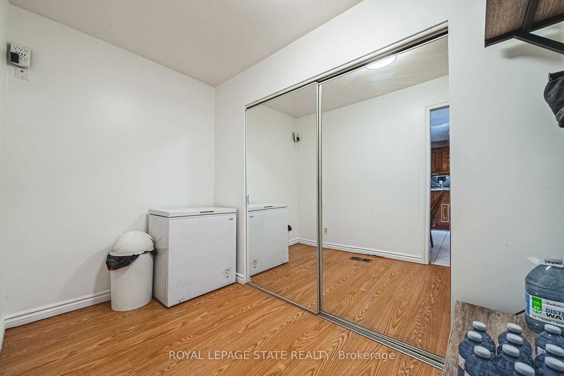 3 Bedrooms Condo at 100 Quigley, Hamilton For sale