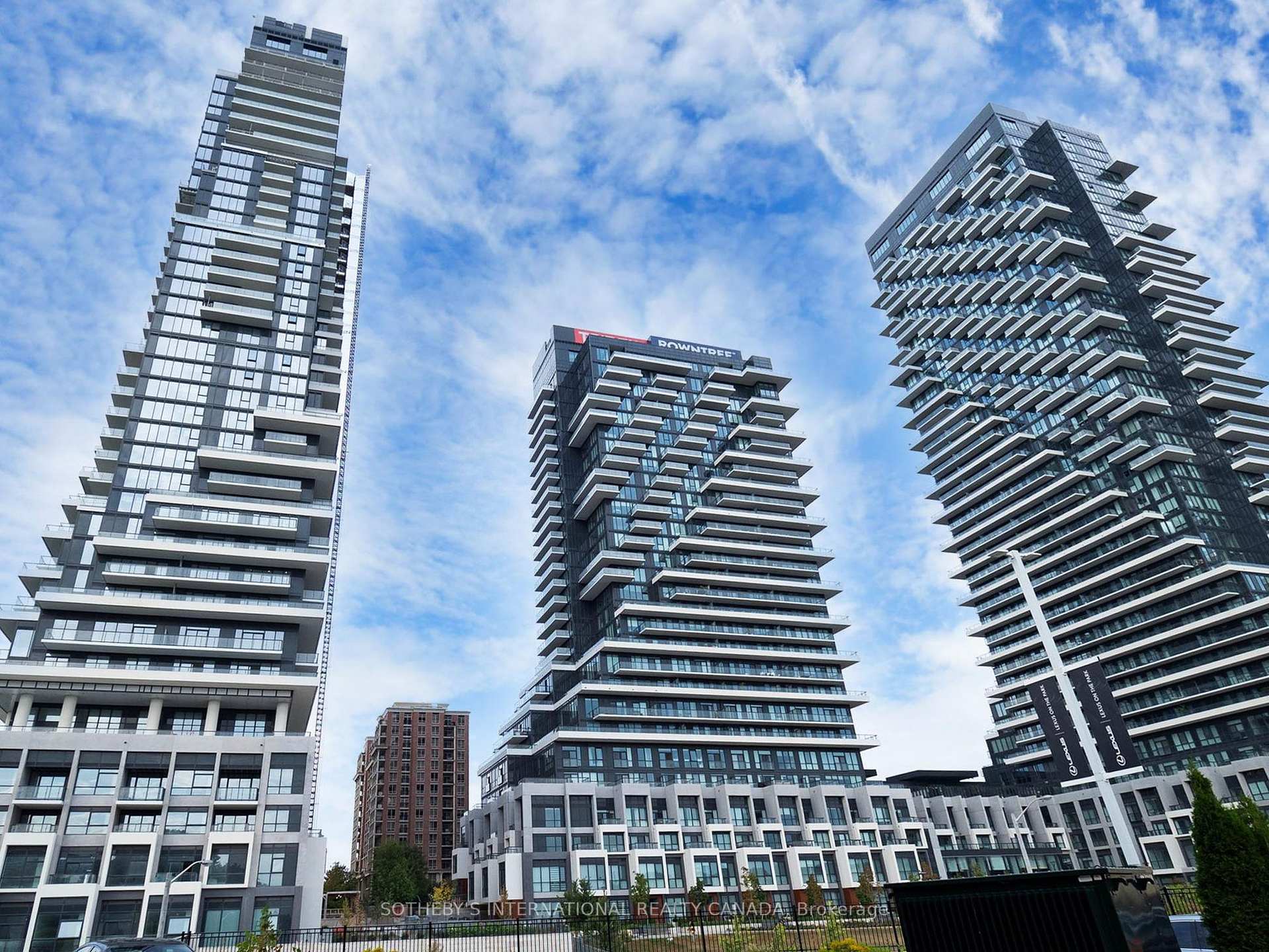3 Bedrooms Condo at 30 Inn On the Park, Toronto For sale