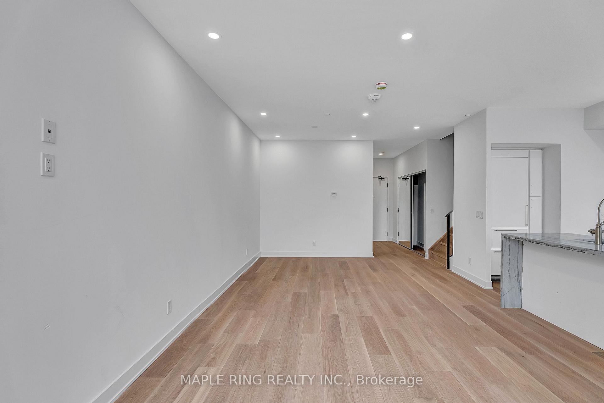 2 Bedrooms Condo at 2485 Taunton,  Oakville For sale