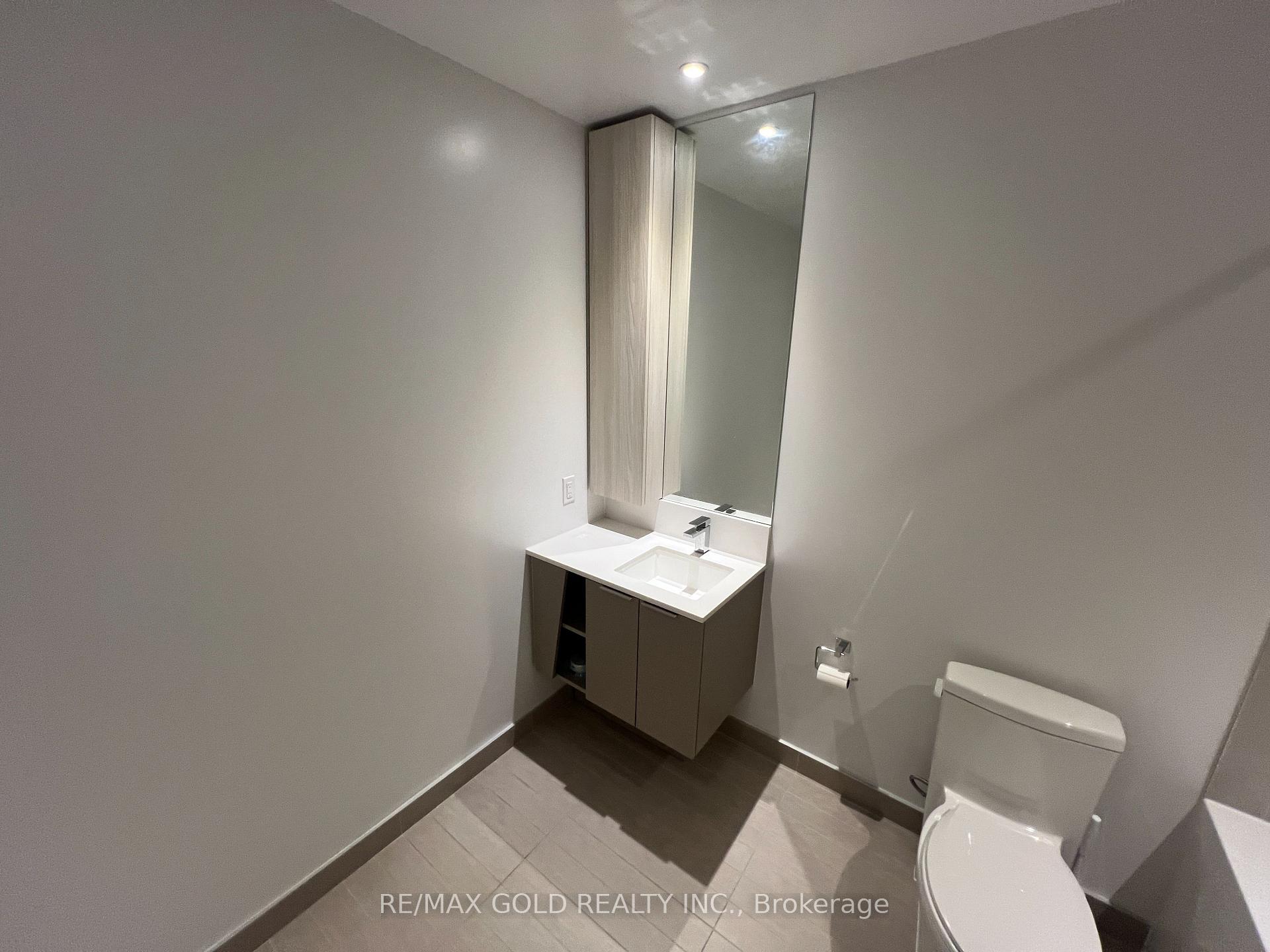 3 Bedrooms Condo at 3900 Confederation,  Mississauga For sale