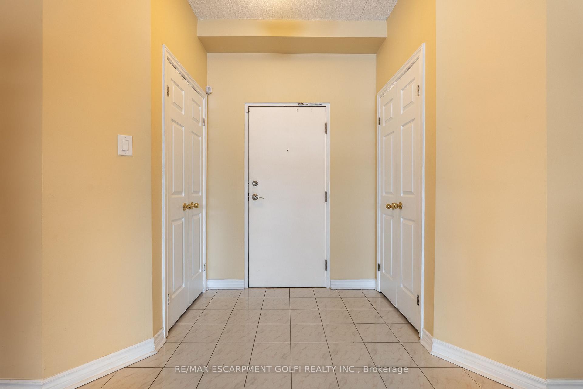 2 Bedrooms Condo at 416 LIMERIDGE,  Hamilton For sale