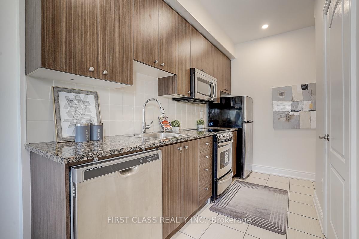 3 Bedrooms Condo at 17 Coneflower,  Toronto For sale
