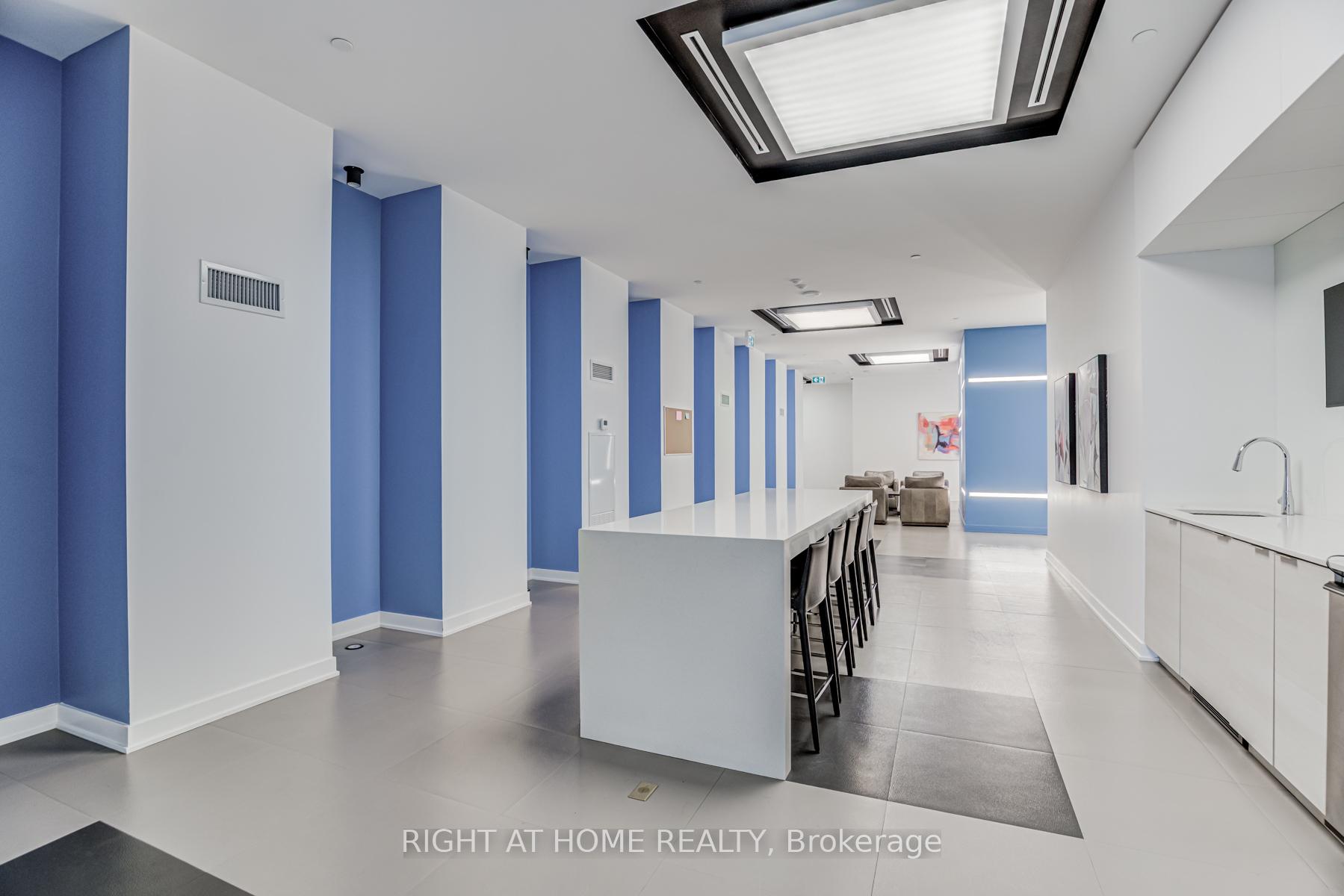 2 Bedrooms Condo at 99 Broadway, Toronto For sale