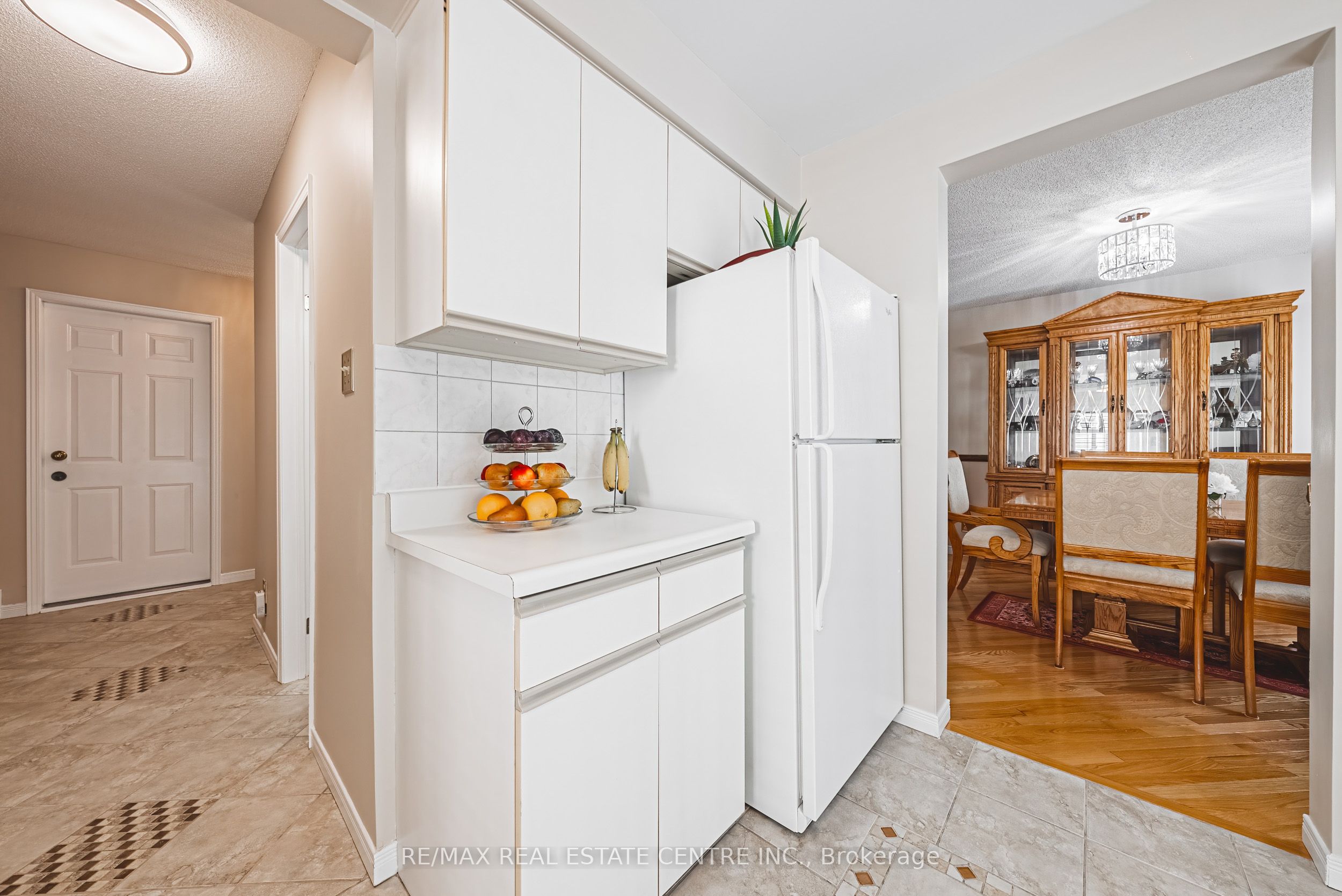 27 Westchester Drive, Kitchener, ON N2B 3M7