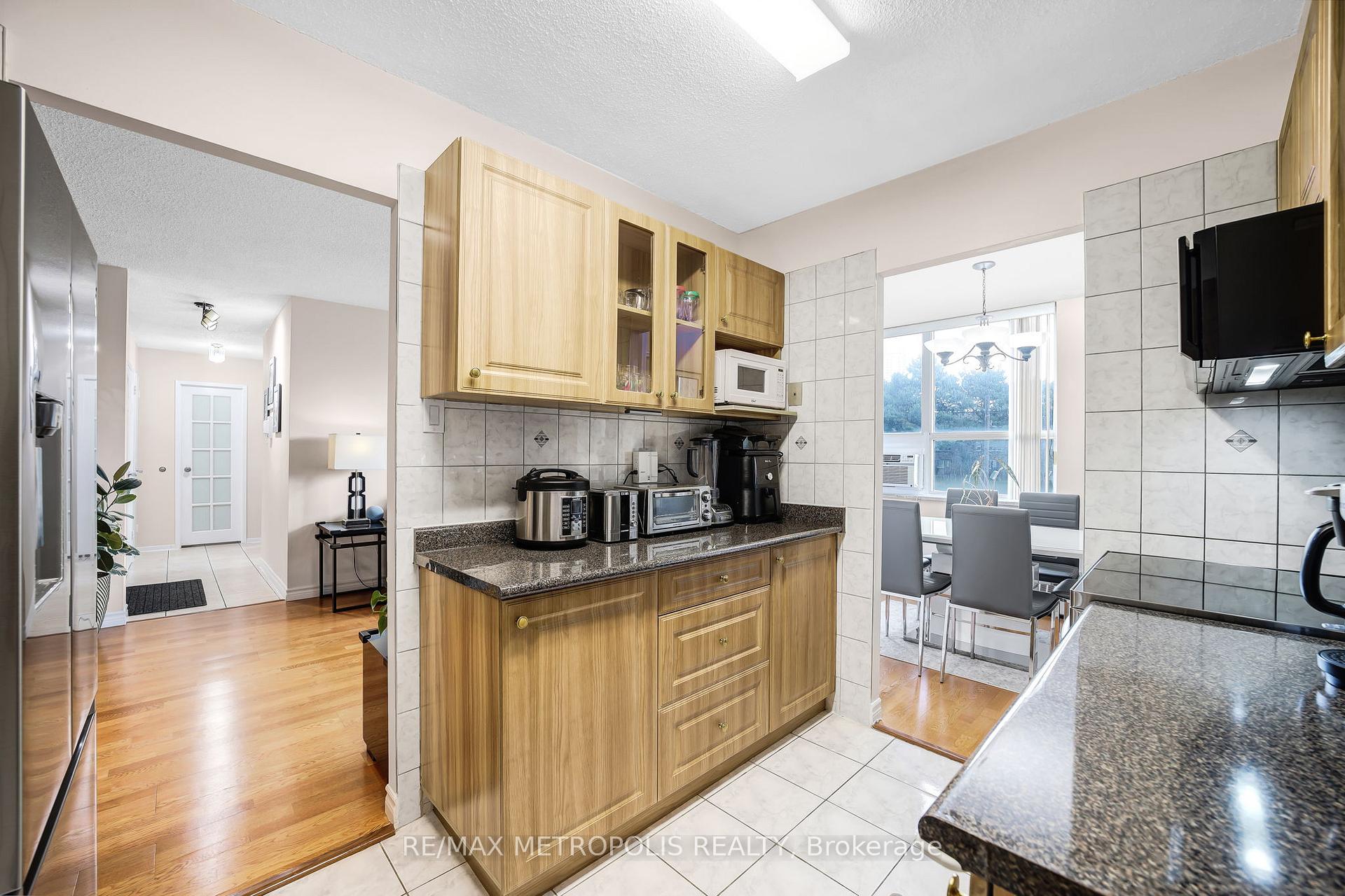 3 Bedrooms Condo at 5 Parkway Forest, Toronto For sale