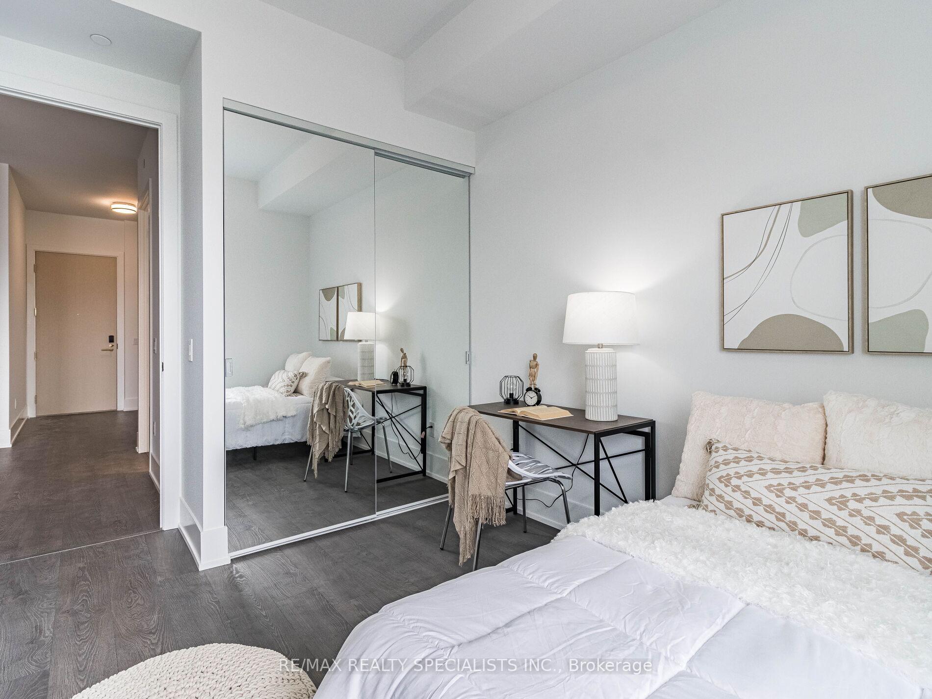 3 Bedrooms Condo at 480 Front,  Toronto For sale