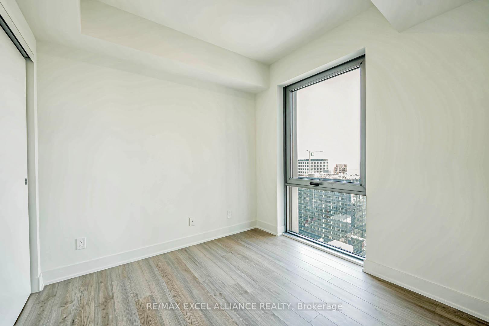 2 Bedrooms Condo at 8 Cumberland,  Toronto For sale