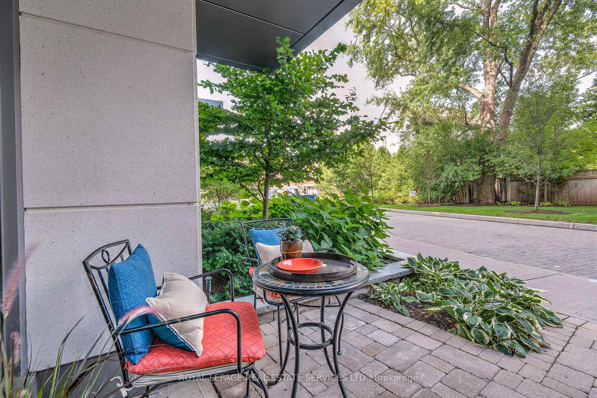 1 Bedroom Condo at 11 Bronte, Oakville For sale