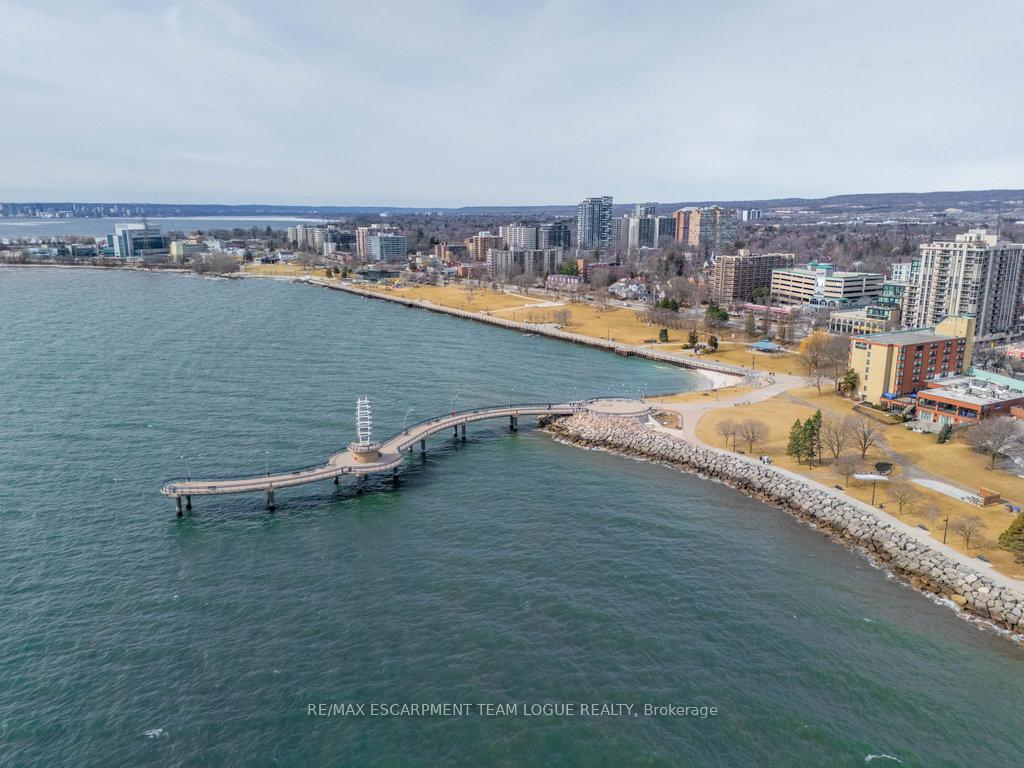 2 Bedrooms Condo at 2121 Lakeshore,  Burlington For sale