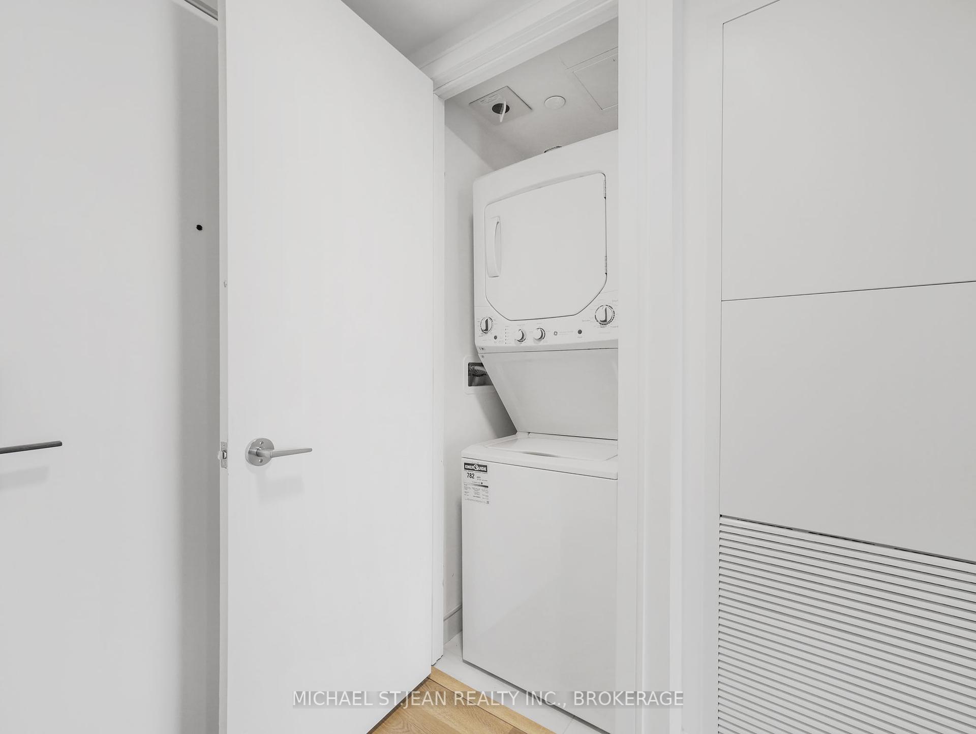 1 Bedroom Condo at 1 Jarvis,  Hamilton For sale