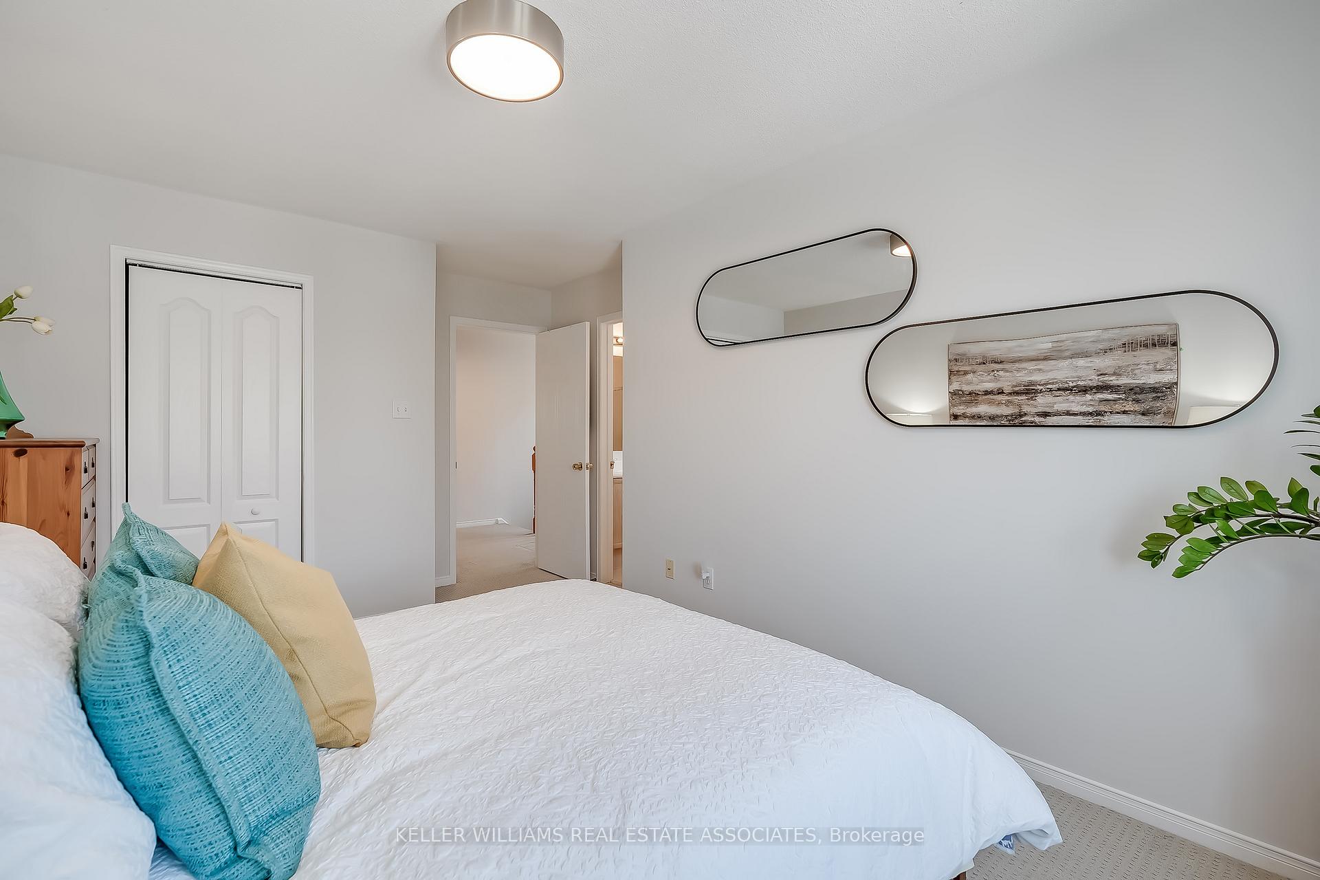 4 Bedrooms Condo at 5305 Glen Erin, Mississauga For sale