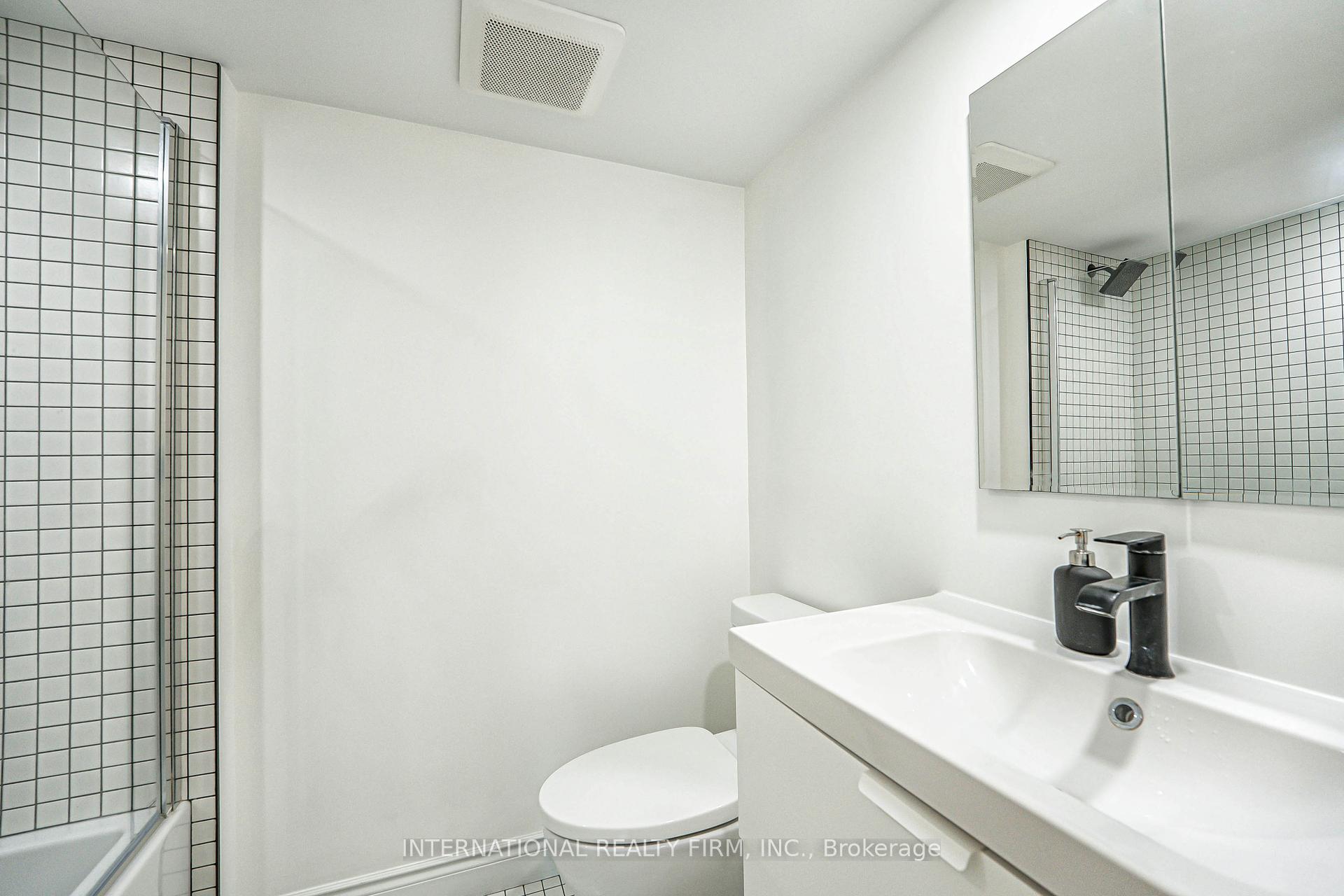 3 Bedrooms Condo at 1 Ruttan, Toronto For sale