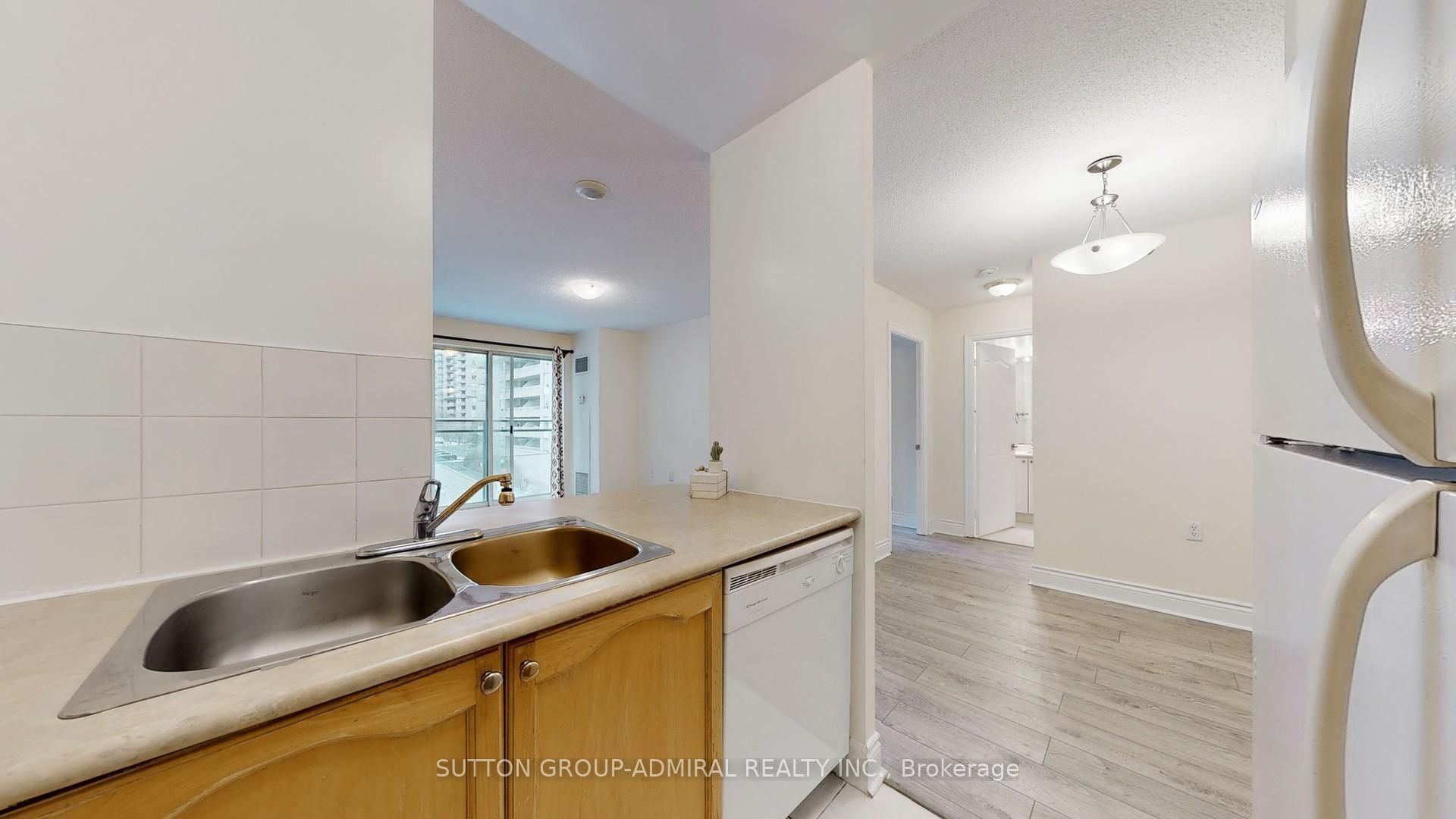 1 Bedroom Condo at 21 Hillcrest, Toronto For sale