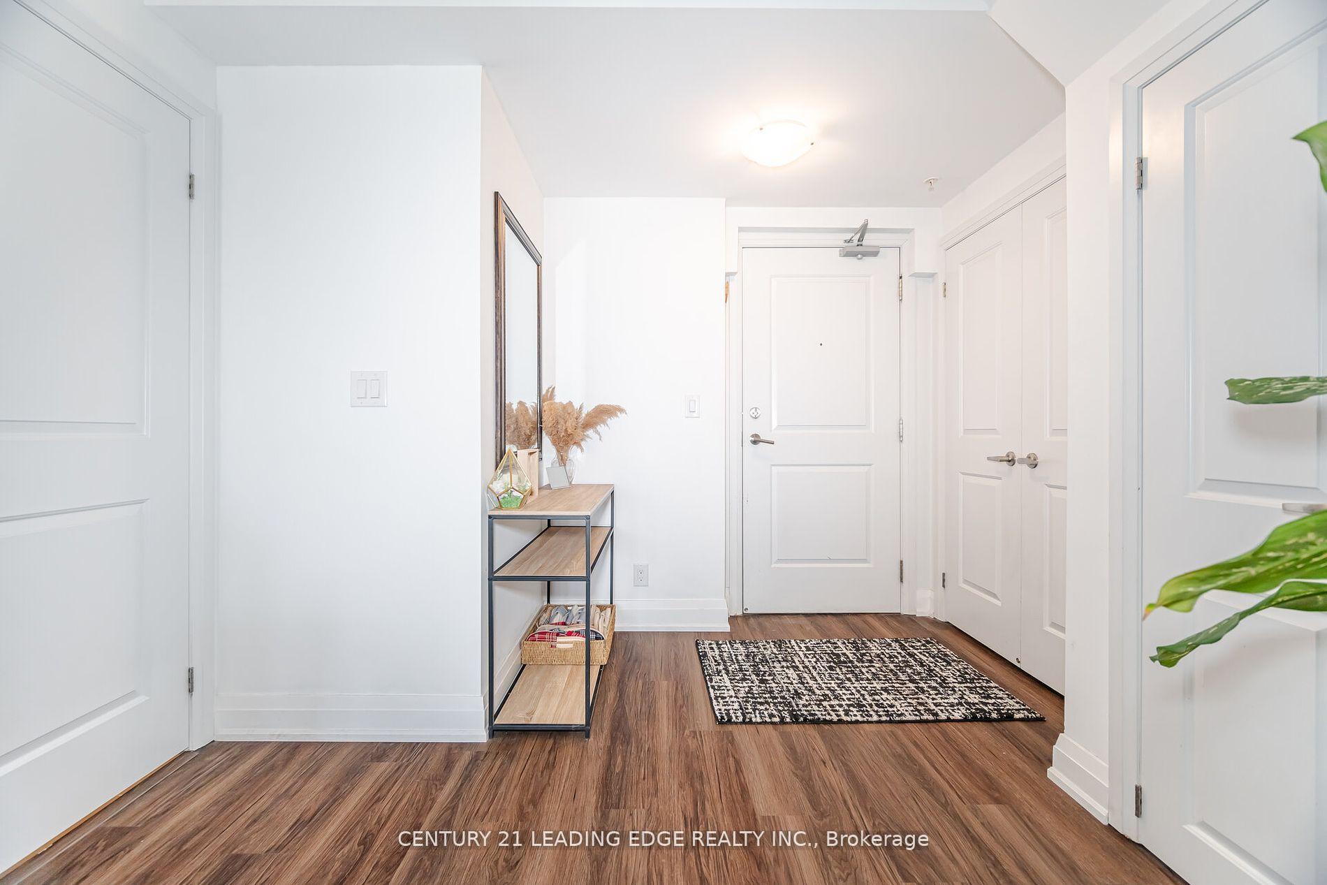 2 Bedrooms Condo at 24 Woodstream, Vaughan For sale