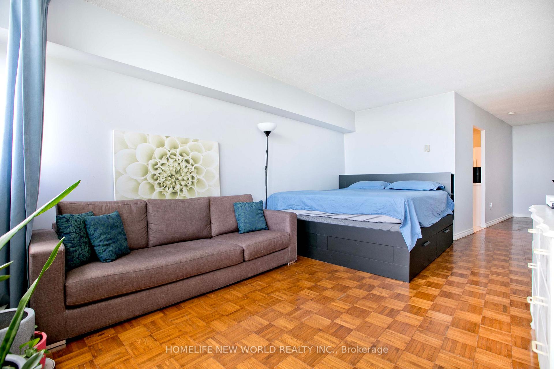 3 Bedrooms Condo at 100 Echo, Toronto For sale