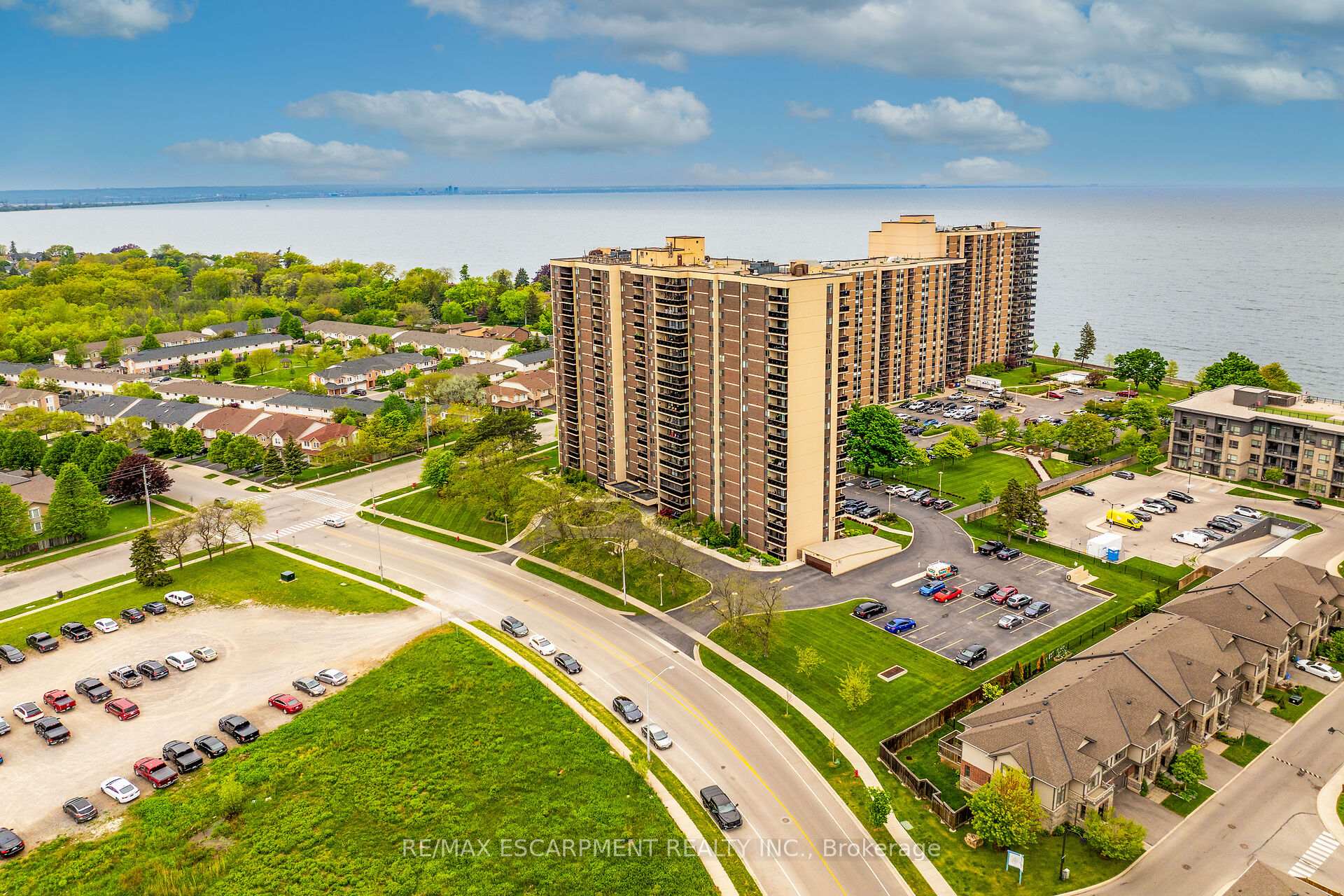 3 Bedrooms Condo at 301 Frances, Hamilton For sale