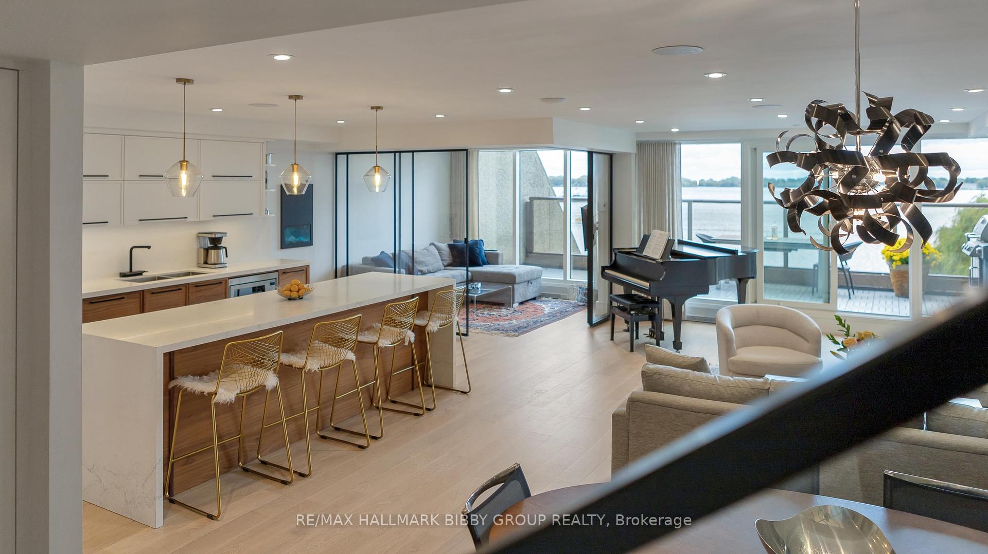 3 Bedrooms Condo at 99 Harbour, Toronto For sale