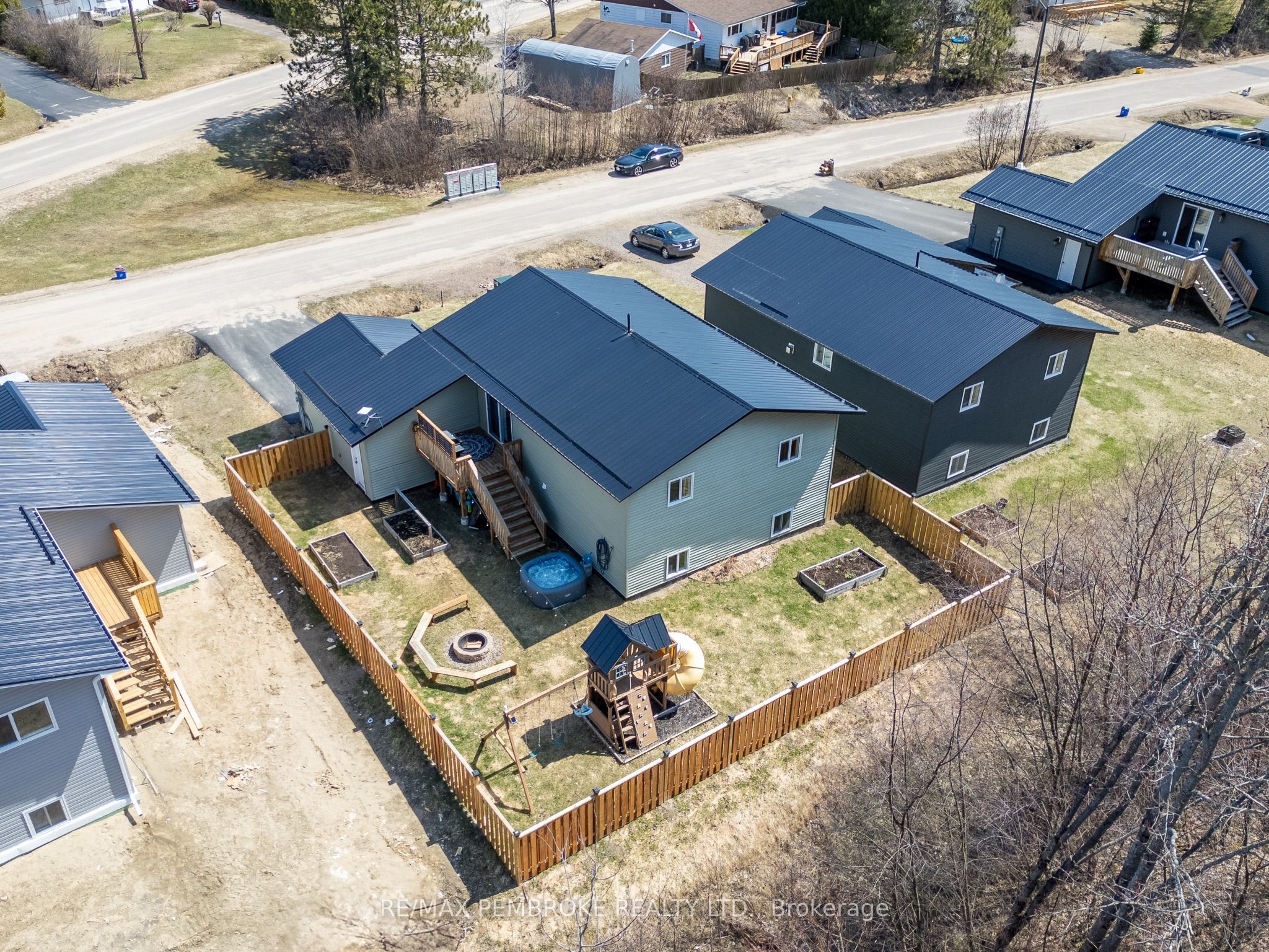 23 Munro Street, Laurentian Hills, ON K0J 1J0