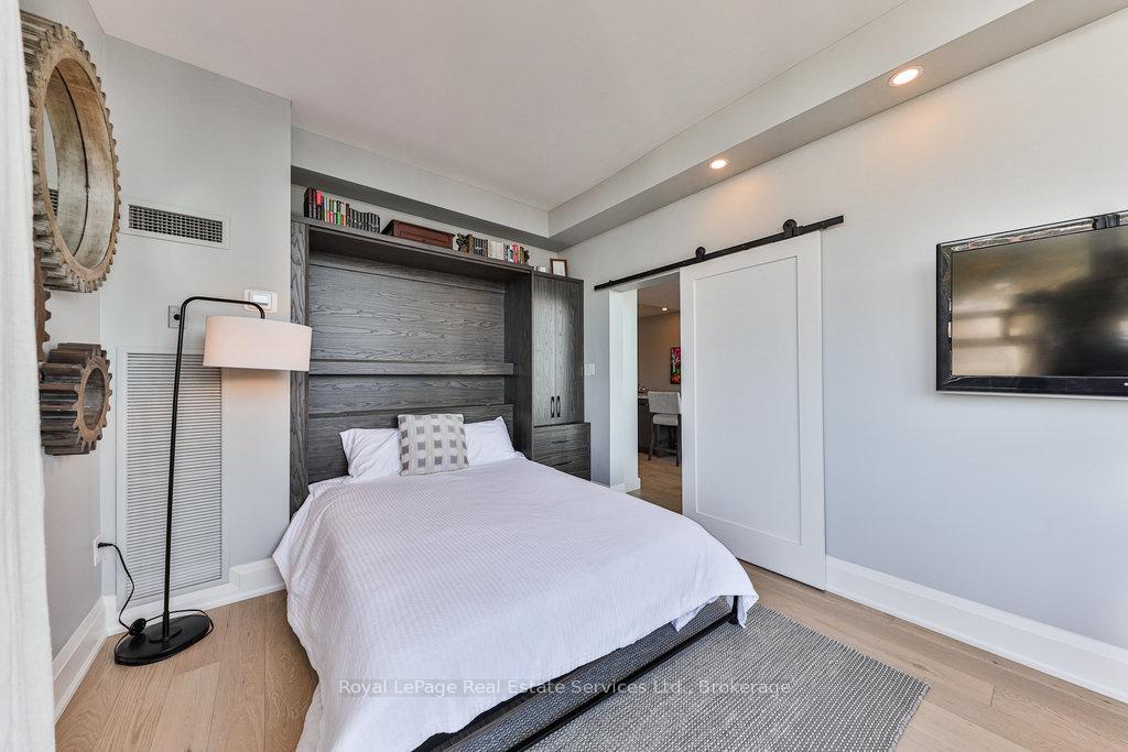 2 Bedrooms Condo at 2170 Marine, Oakville For sale