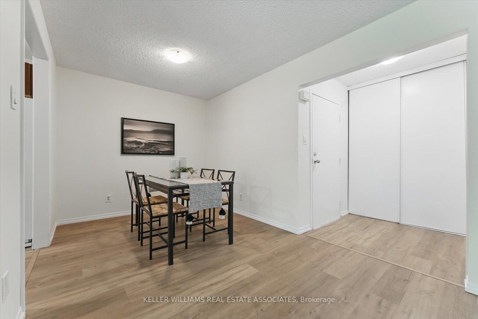 3 Bedrooms Condo at 2701 Aquitaine, Mississauga For sale