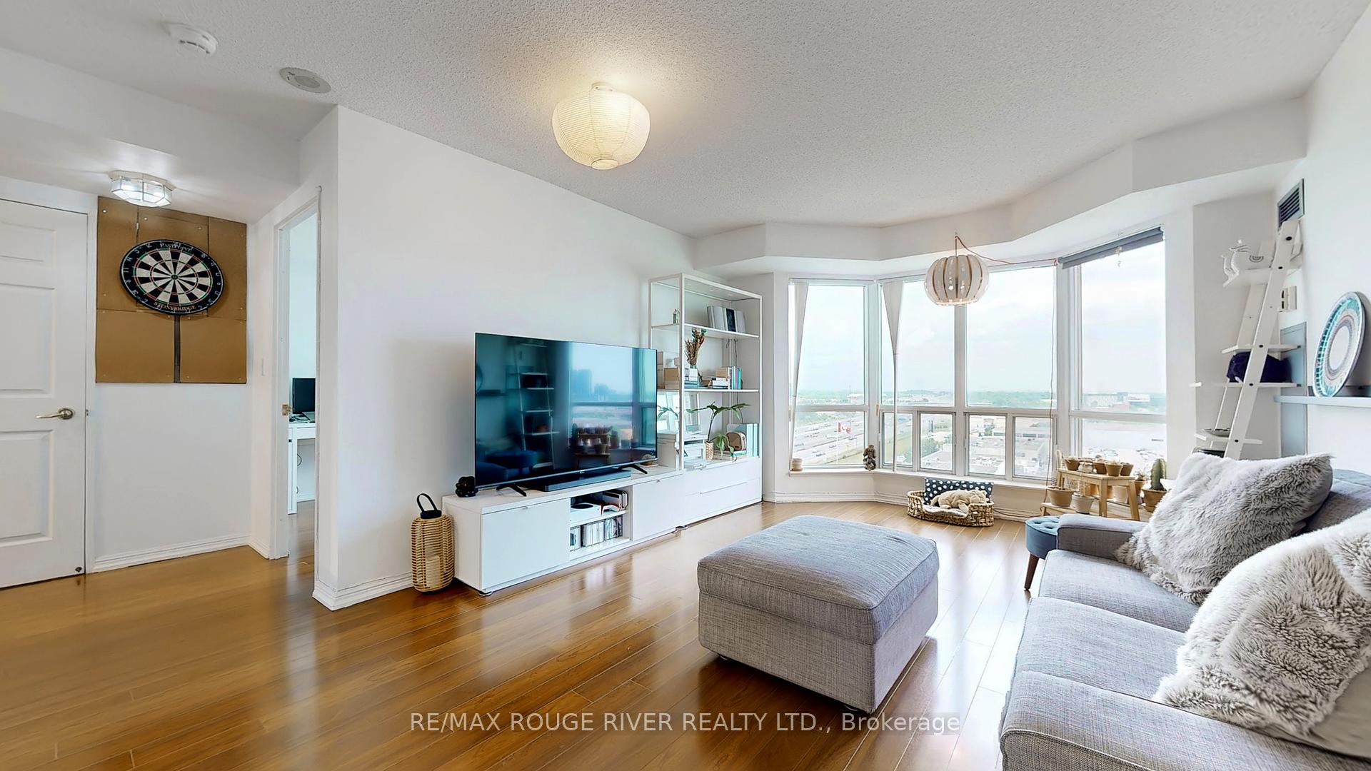 2 Bedrooms Condo at 11 Lee Centre, Toronto For sale