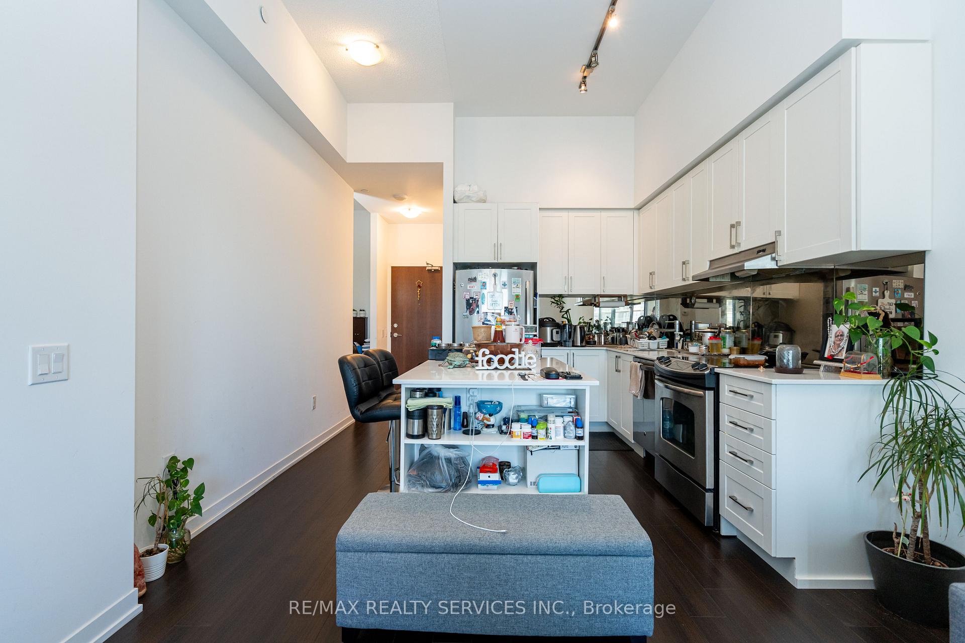 1 Bedroom Condo at 2560 Eglinton, Mississauga For sale