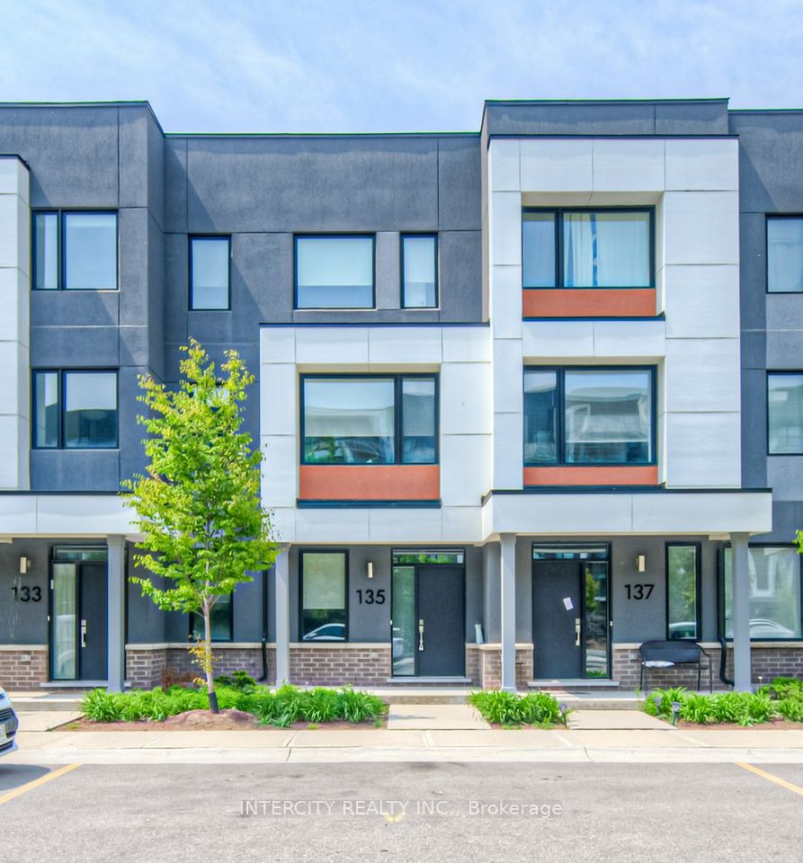 Property at #61 - 135 Grovewood Common, Oakville, ON L6H 7C4