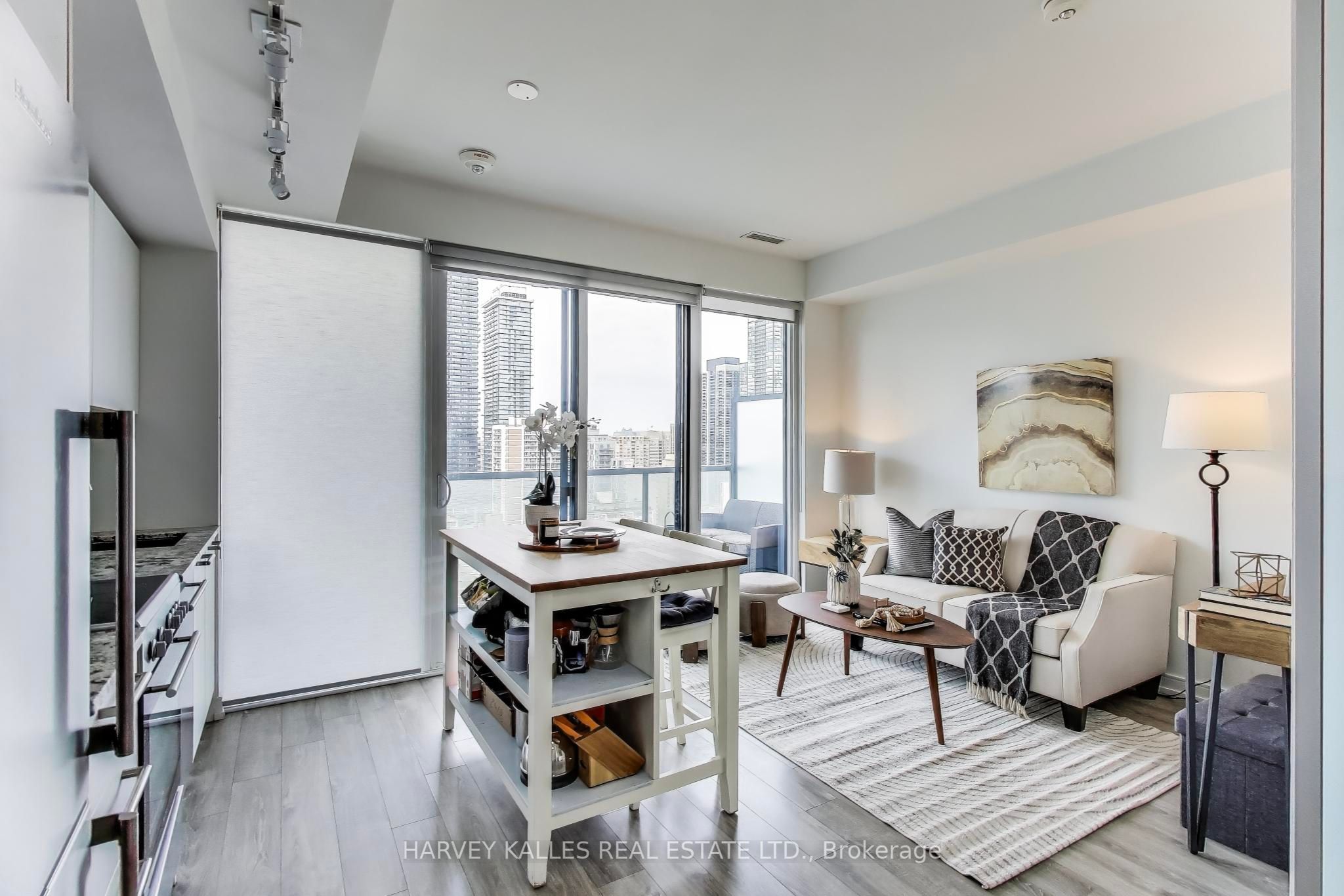 28 Wellesley Street E, #2408