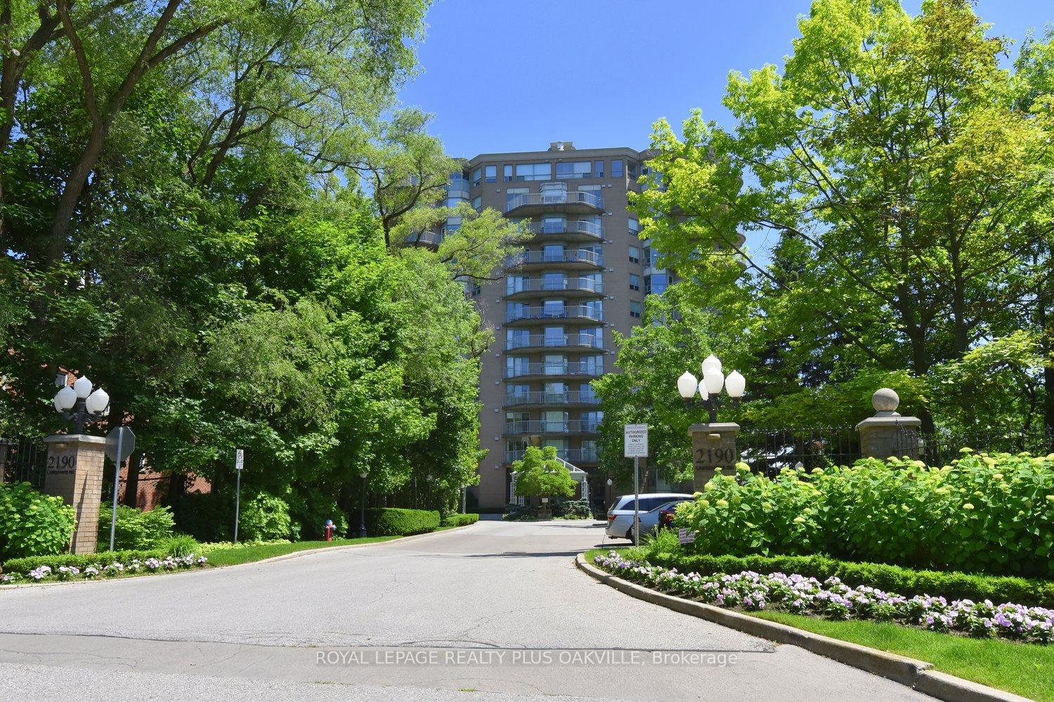 2 Bedrooms Condo at 2190 Lakeshore, Burlington For sale