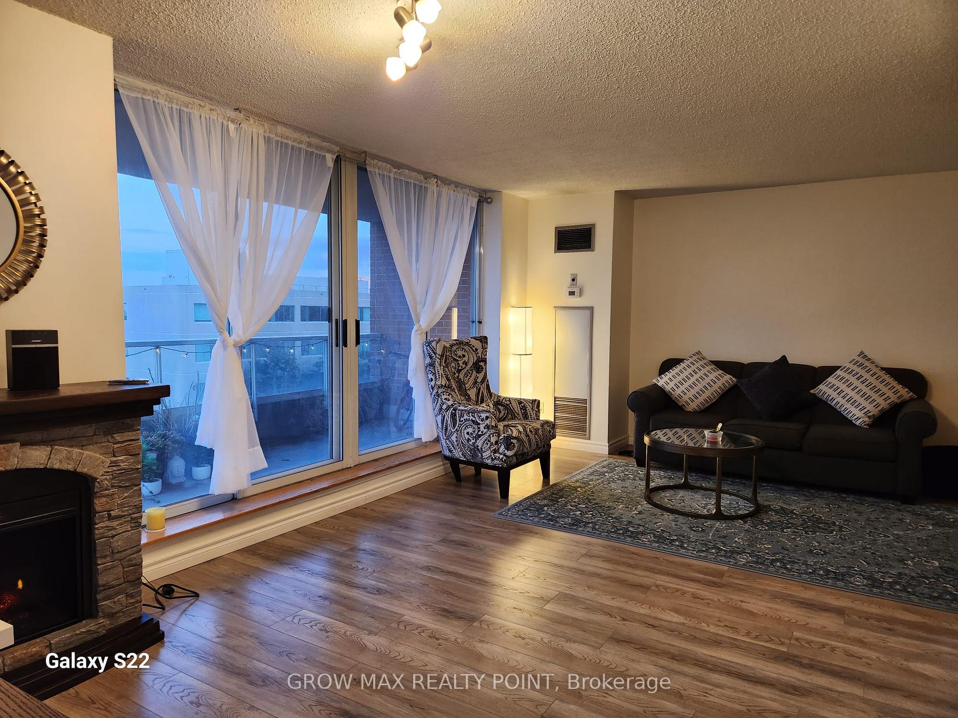 2 Bedrooms Condo at 410 Mclevin,  Toronto For sale