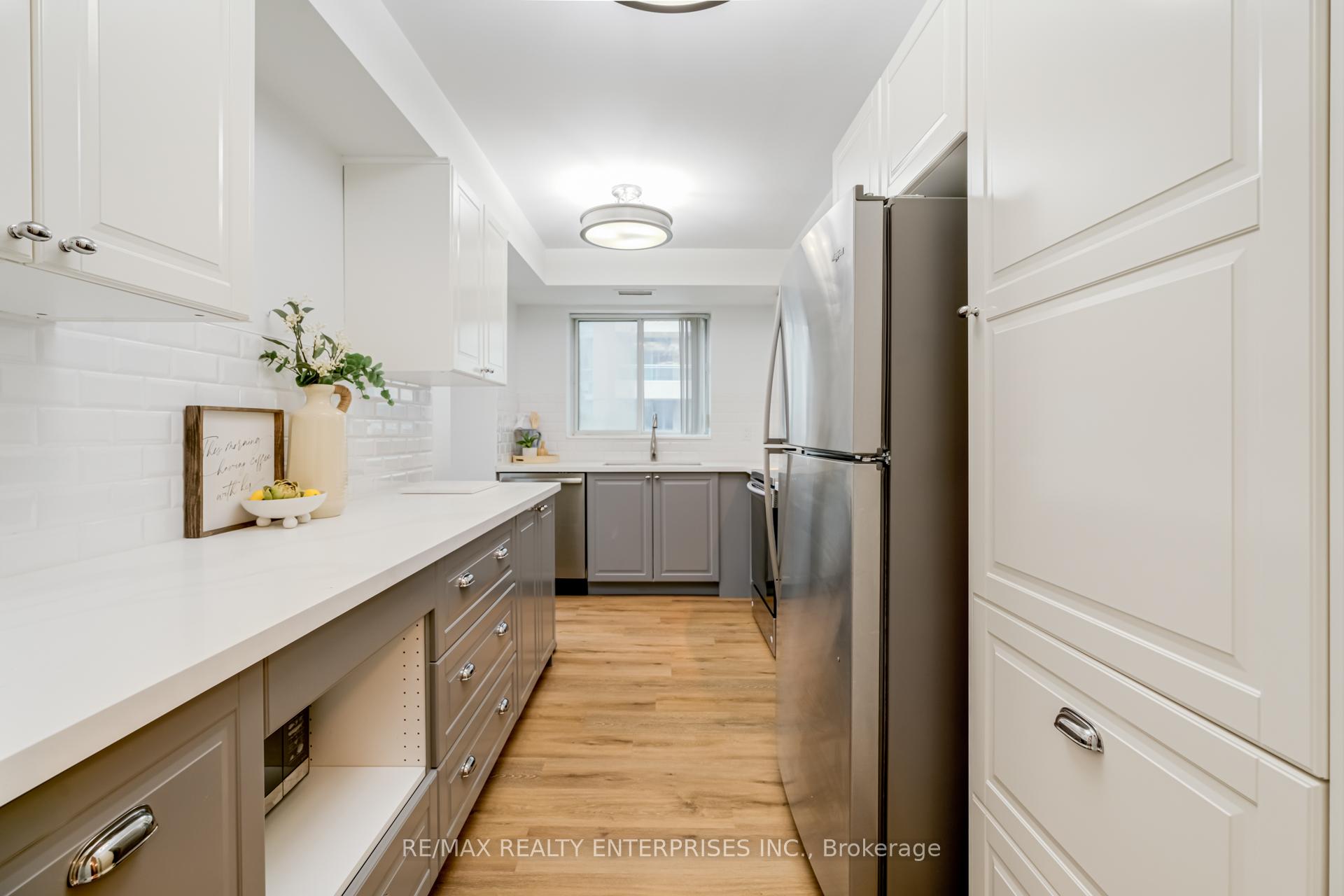 2 Bedrooms Condo at 29 Pemberton, Toronto For sale