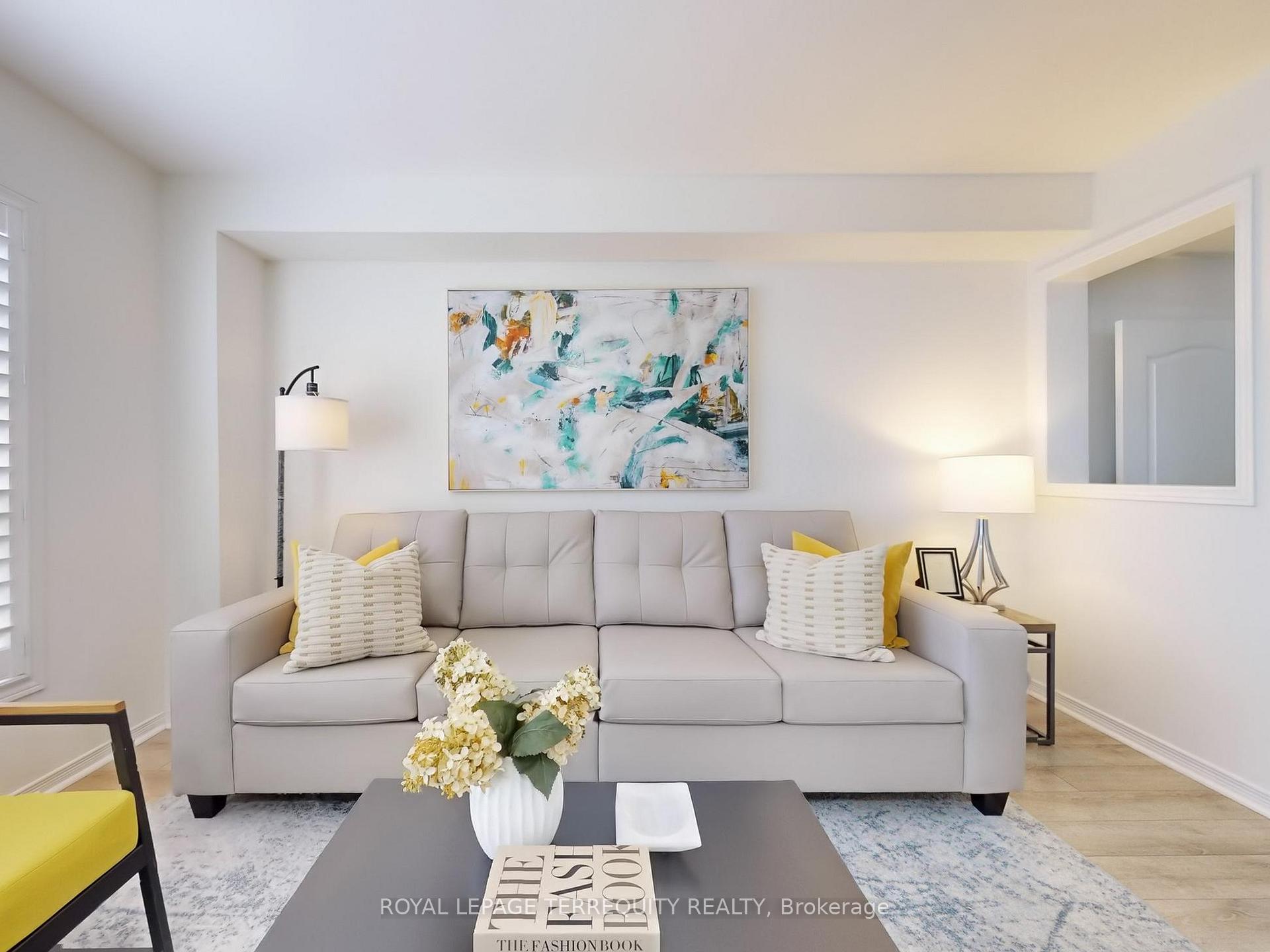 4 Bedrooms Condo at 6399 Spinnaker,  Mississauga For sale