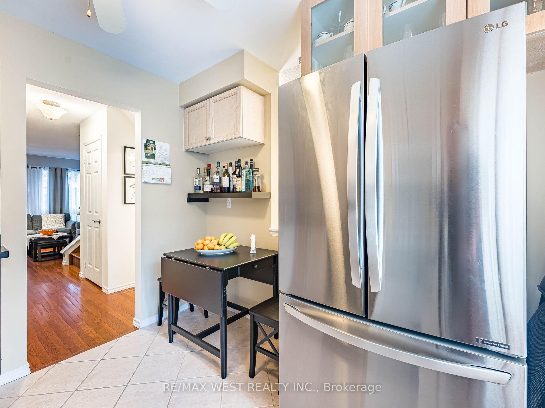 4 Bedrooms Condo at 1168 Arena, Mississauga For sale